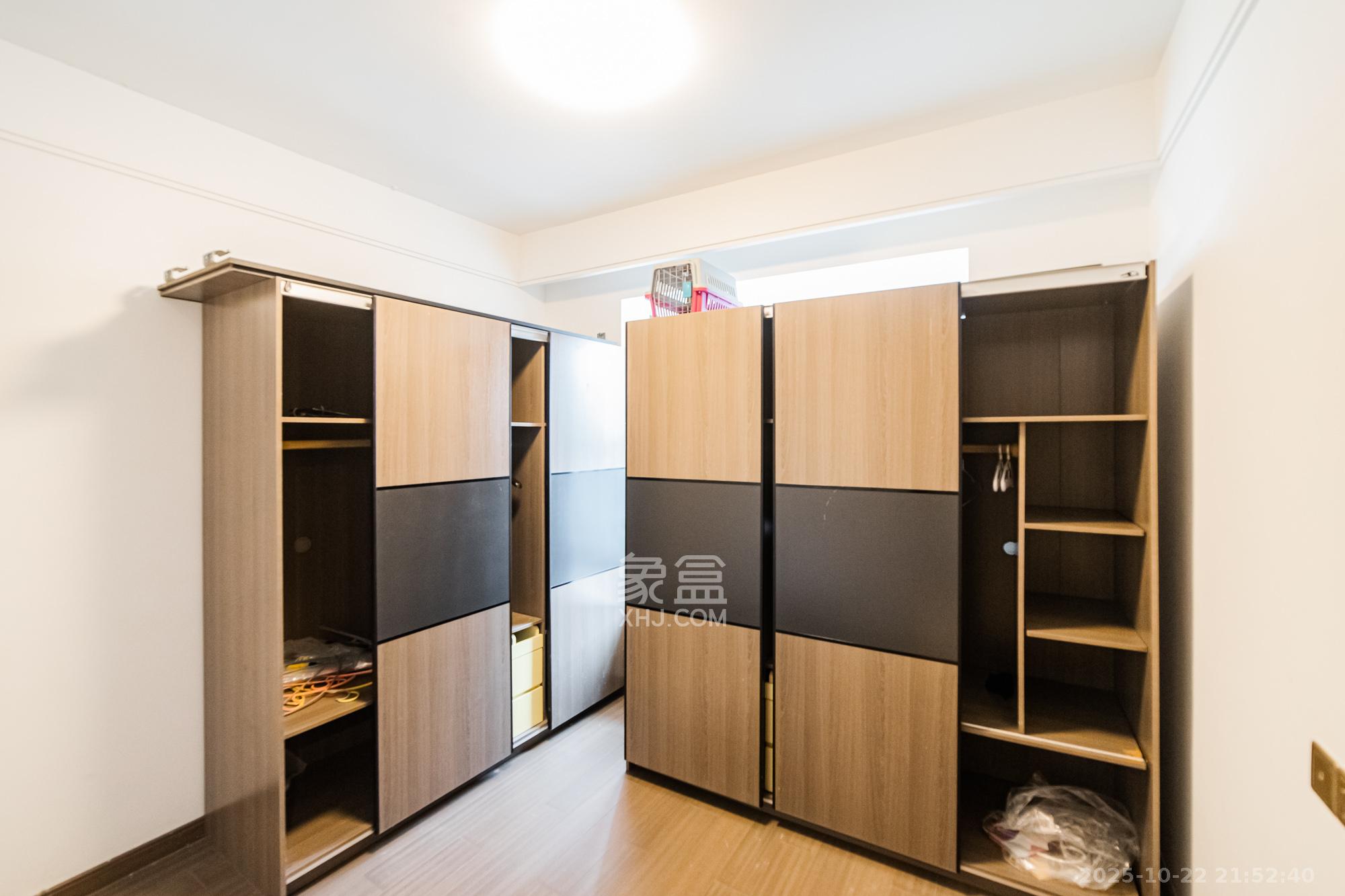 龙湖春江天玺 4室2厅2卫 198.0万 龙湖春江天玺 4室2厅2卫 198.0万卧室