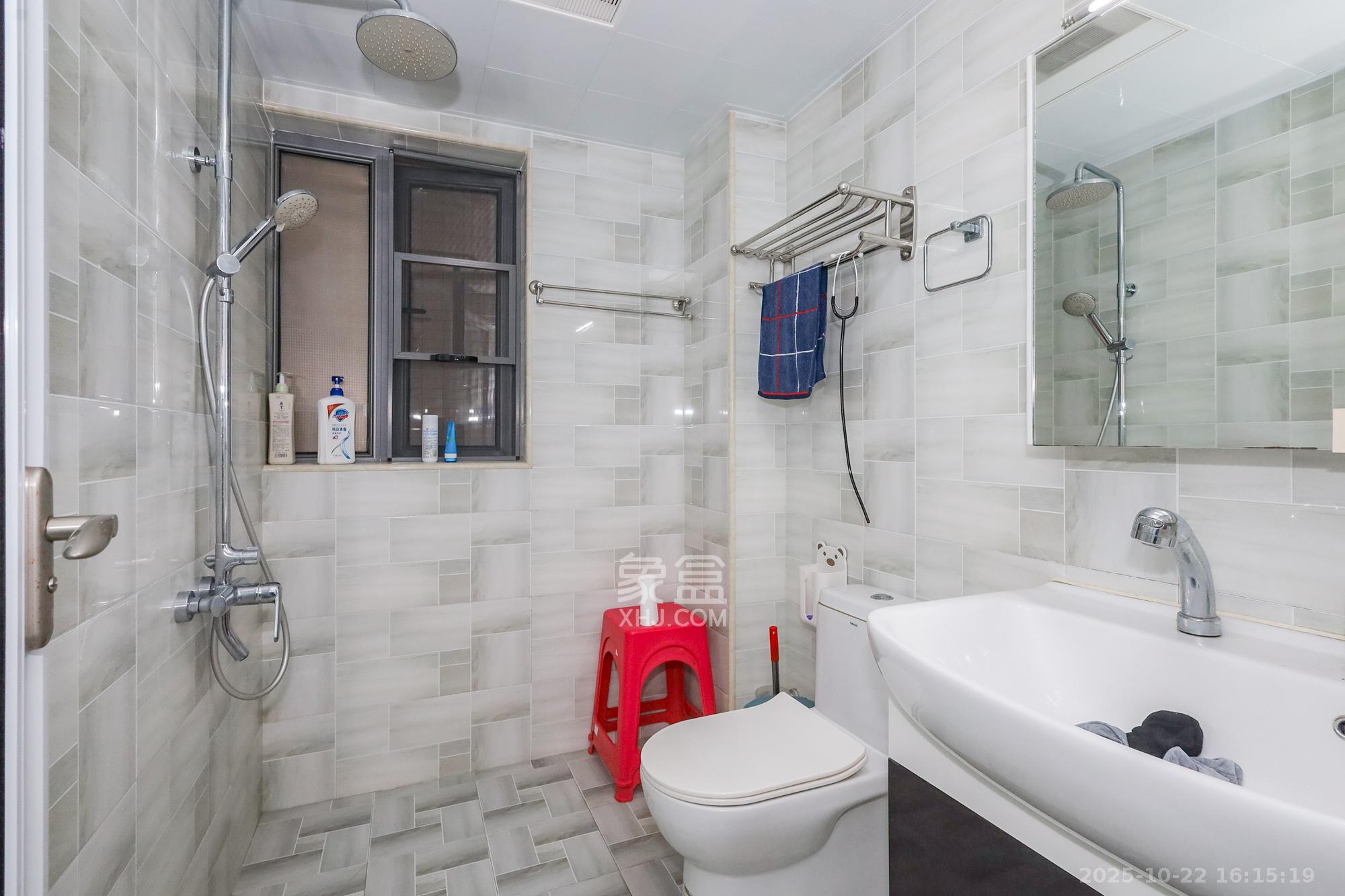 八方小区B区  3室2厅2卫    372.0万 八方小区B区  3室2厅2卫    372.0万卫生间