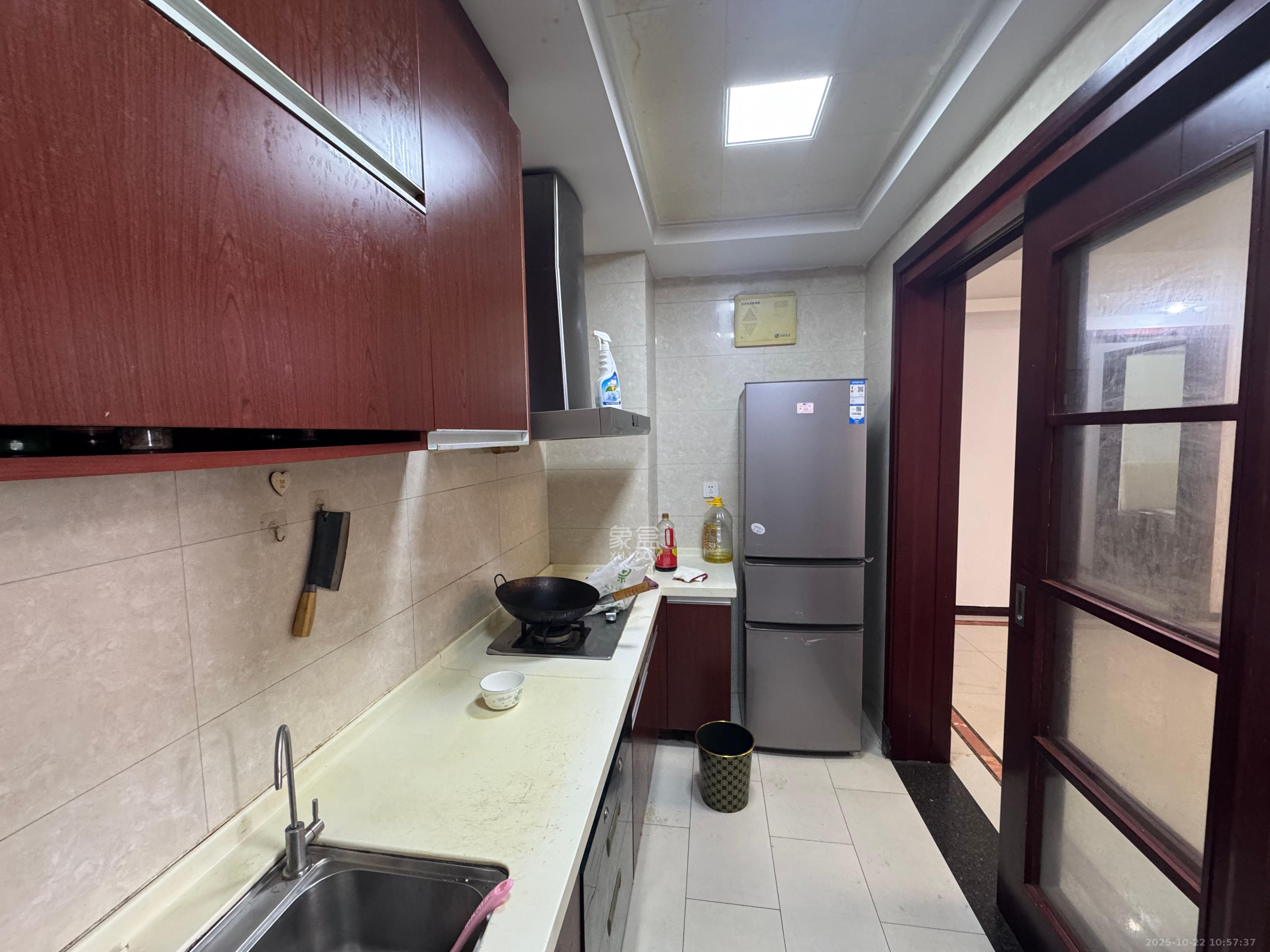 中海国际二期  3室2厅2卫    2200.0元/月 中海国际二期  3室2厅2卫    2200.0元/月室内图