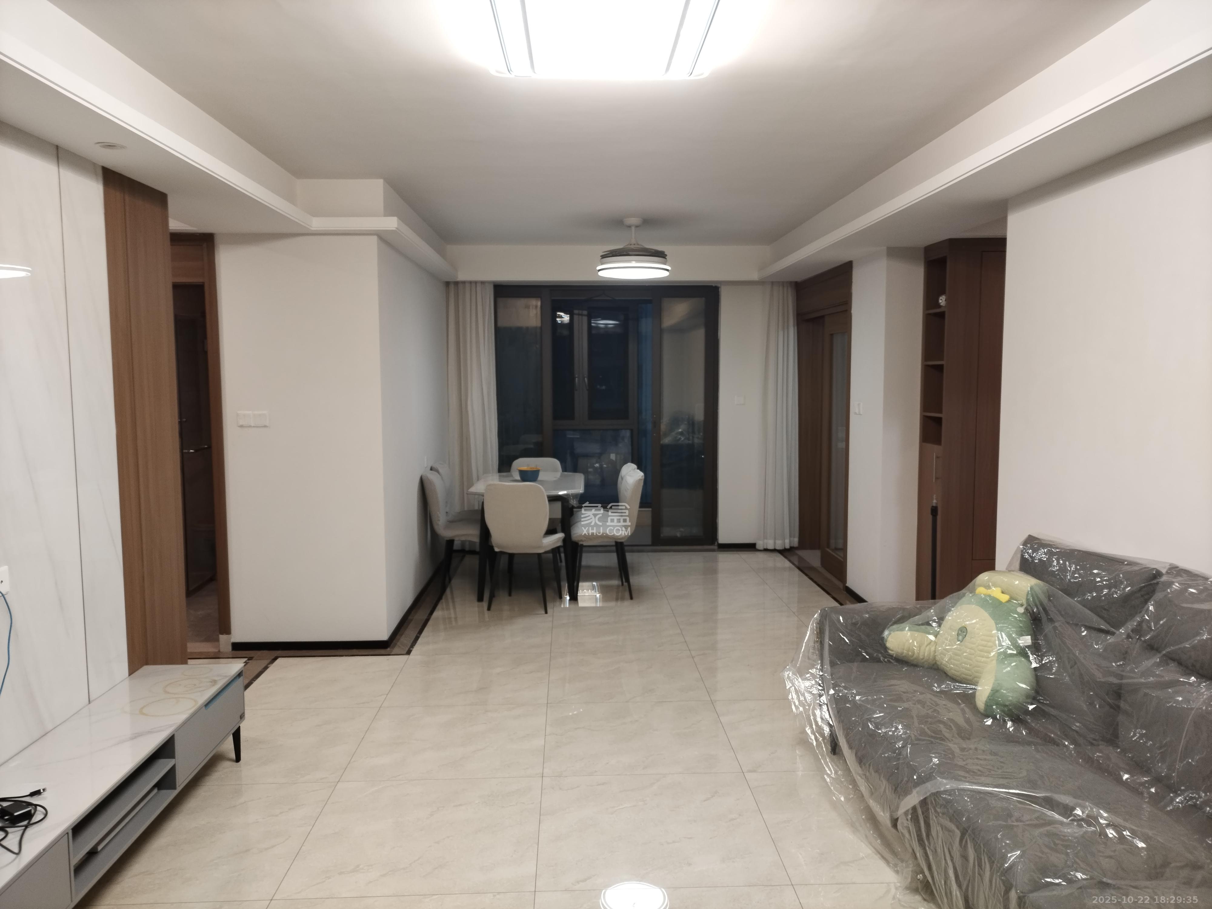 保利茉莉公馆  4室2厅2卫    3800.0元/月