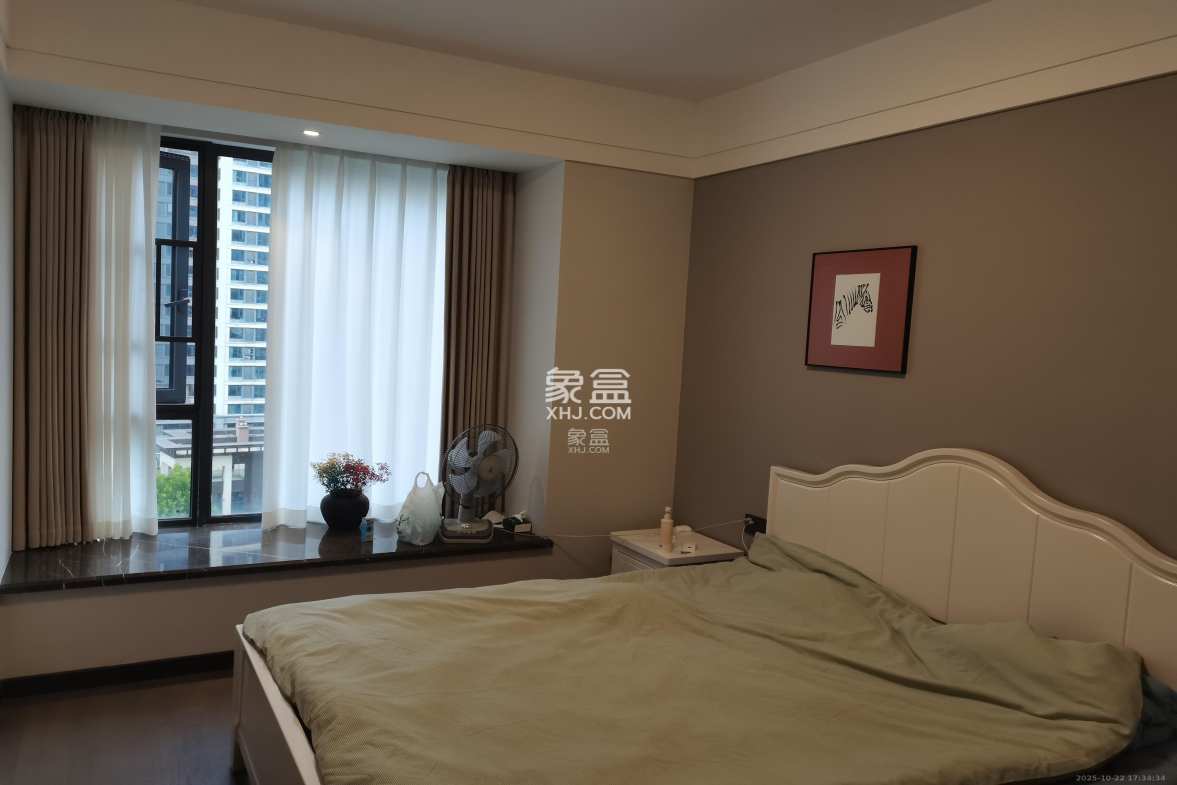 绿地麓云国际二期  5室2厅2卫    6500.0元/月 绿地麓云国际二期  5室2厅2卫    6500.0元/月室内图