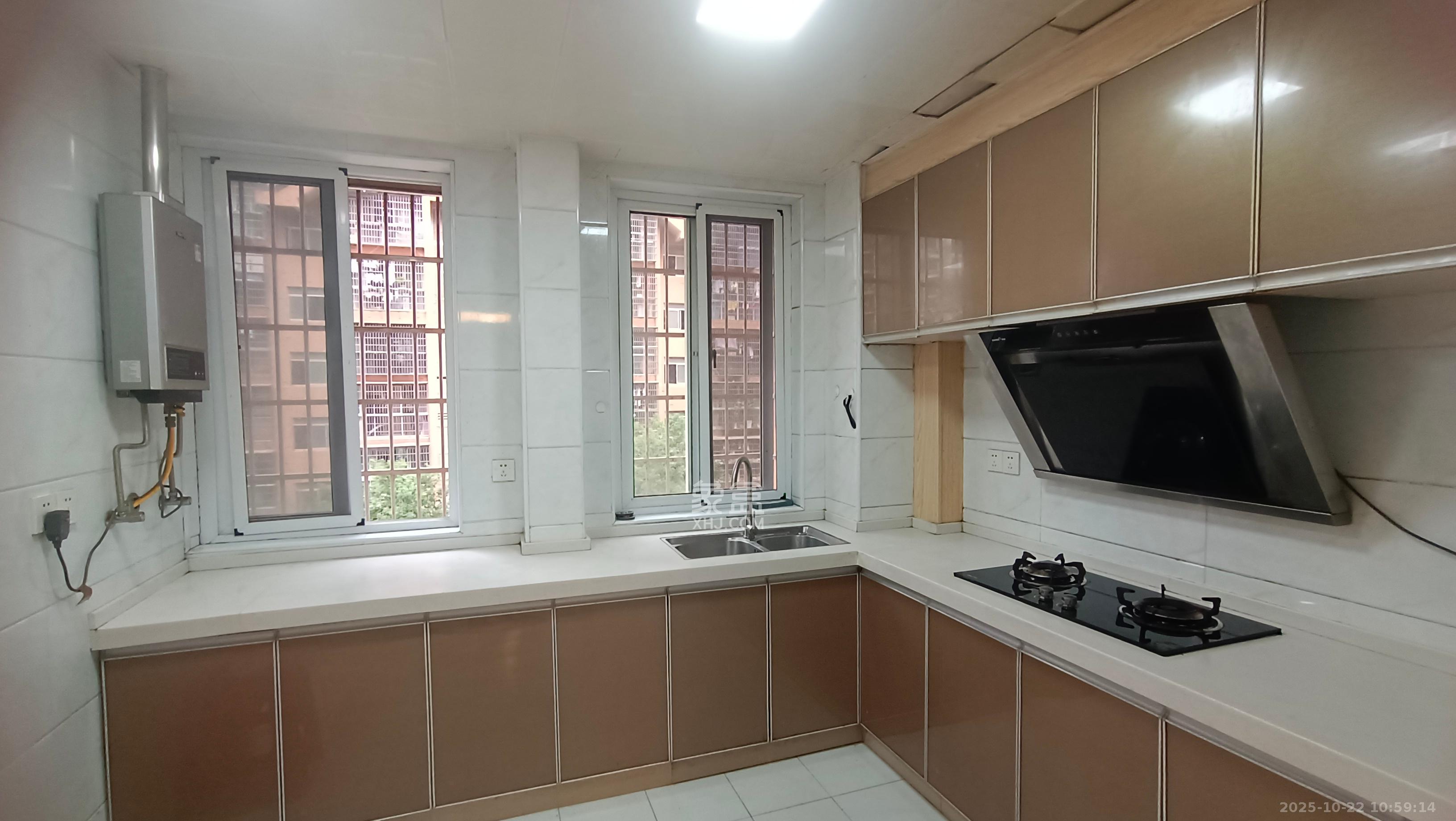 星城新宇月雅苑（月塘小区）  3室2厅2卫    2300.0元/月室内图