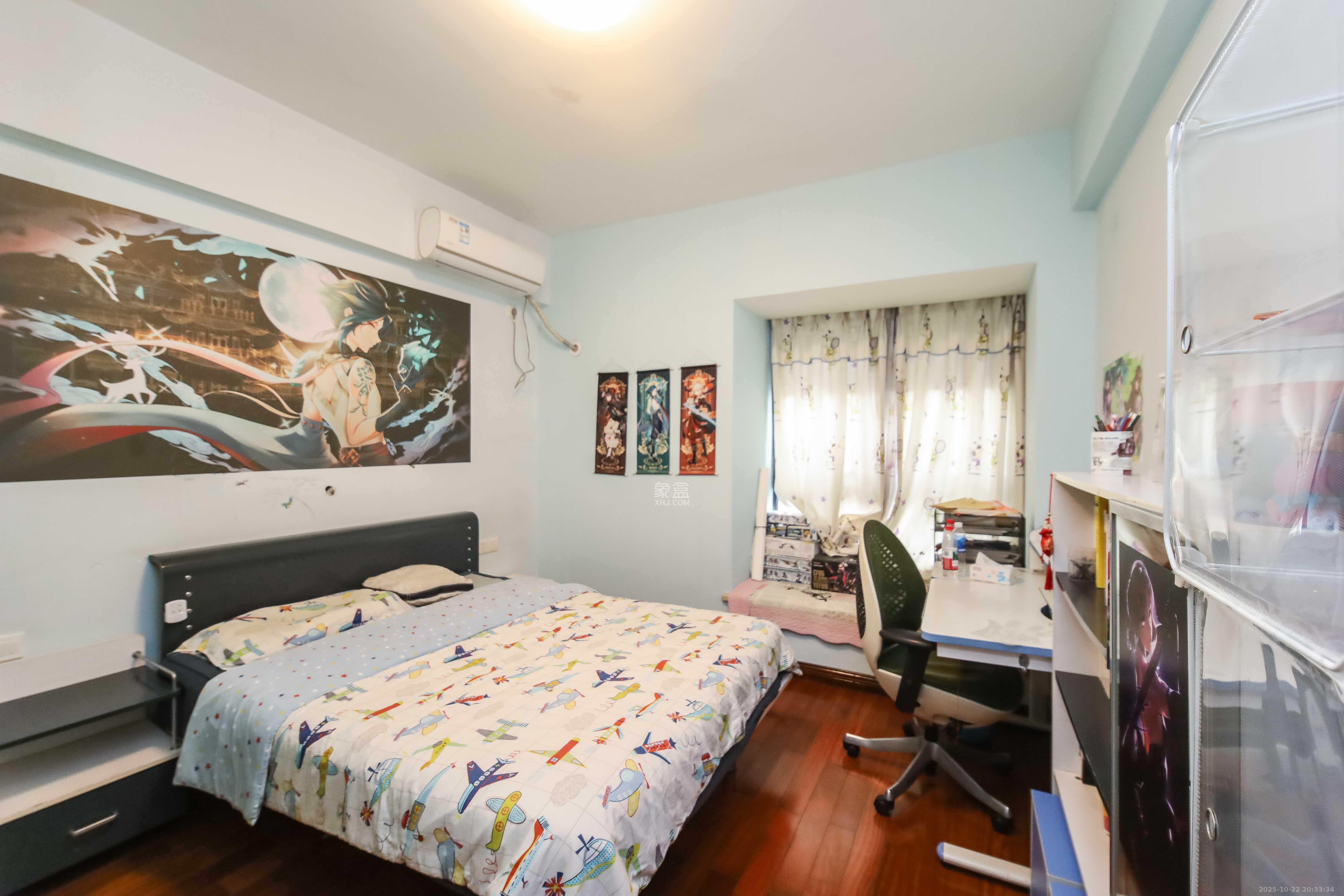 西街花园  4室2厅2卫    220.0万卧室