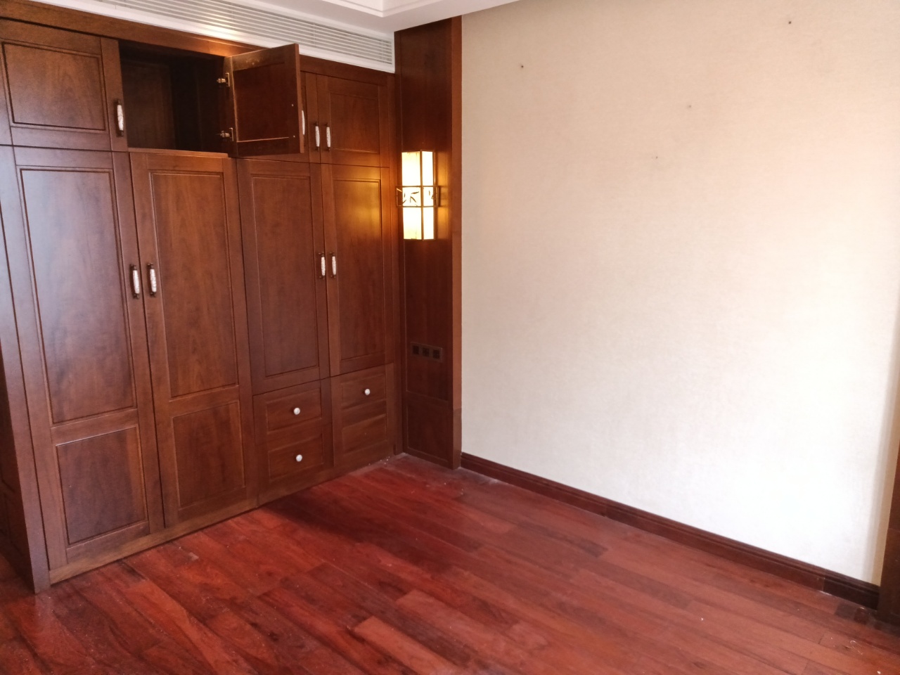 海阔天空-国瑞城三期（铂仕苑）  3室2厅2卫    360.0万室内图