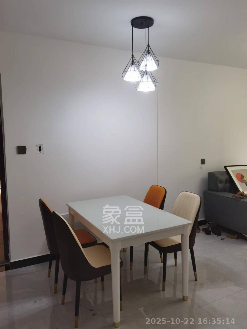 阳光城尚东湾蓝莓苑  3室2厅2卫    2500.0元/月室内图