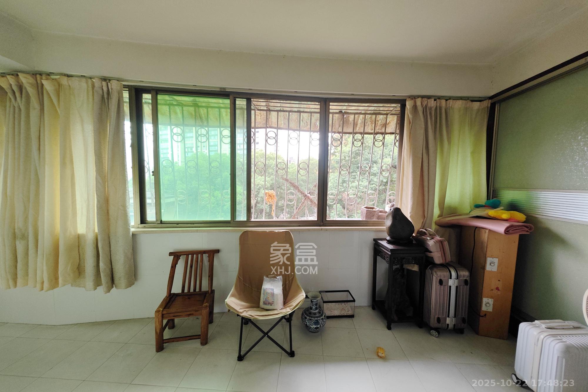 新华园  3室2厅2卫    90.0万 新华园  3室2厅2卫    90.0万阳台