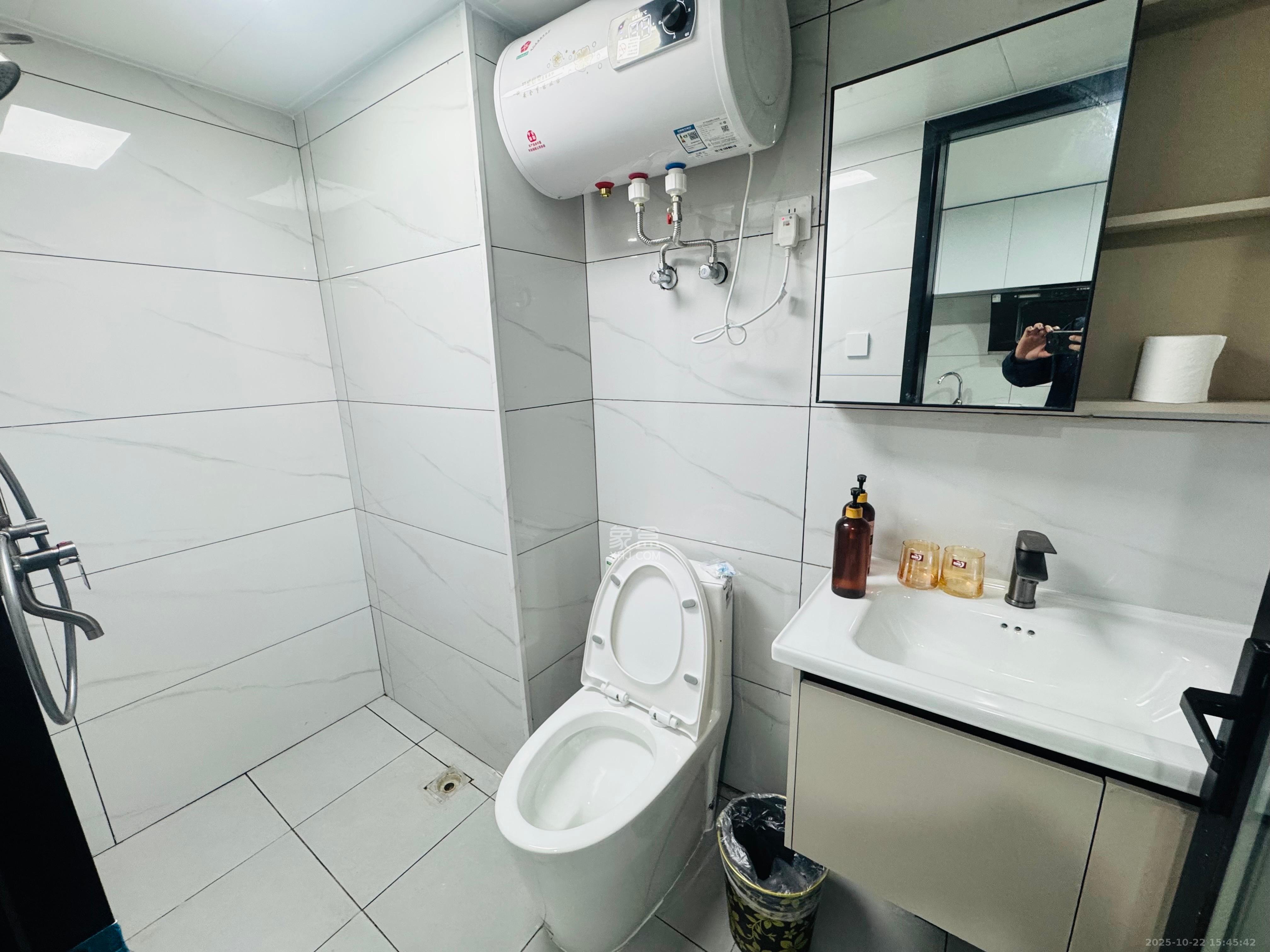 绿地商务广场 1室1厅1卫 2100.0元/月 绿地商务广场 1室1厅1卫 2100.0元/月室内图