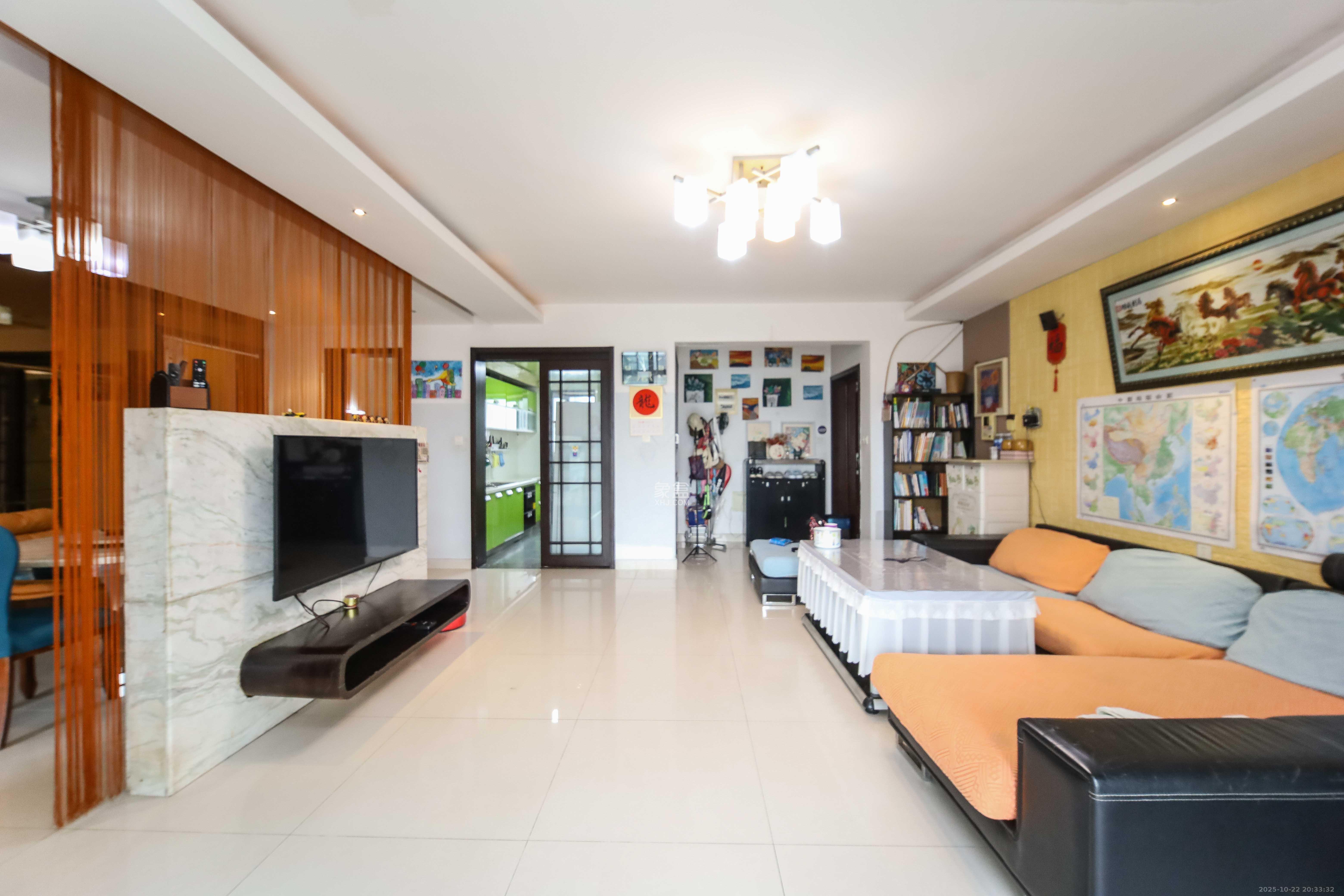 西街花园  4室2厅2卫    220.0万客厅