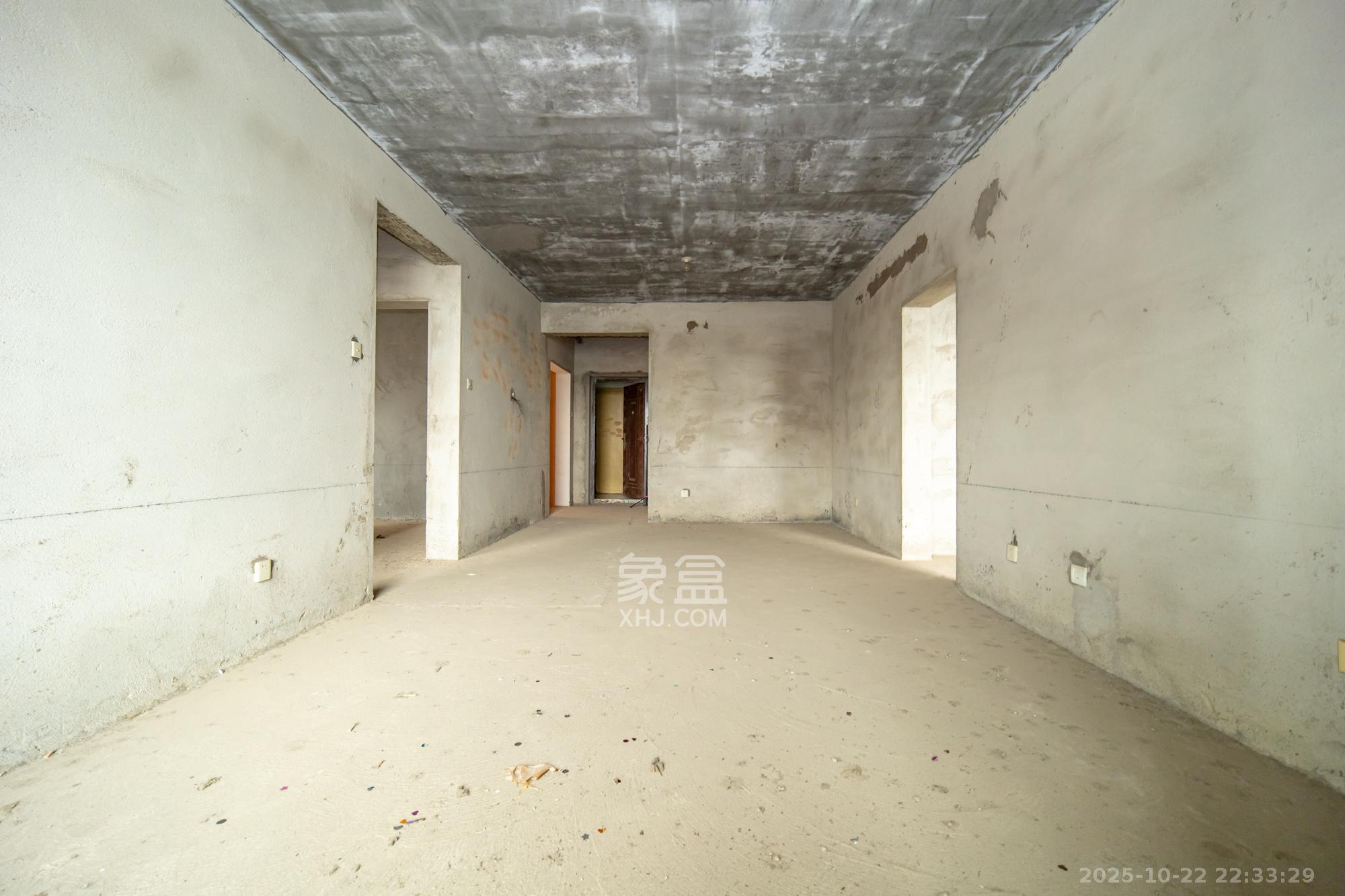 金色溪泉湾  3室2厅2卫    90.0万 金色溪泉湾  3室2厅2卫    90.0万客厅