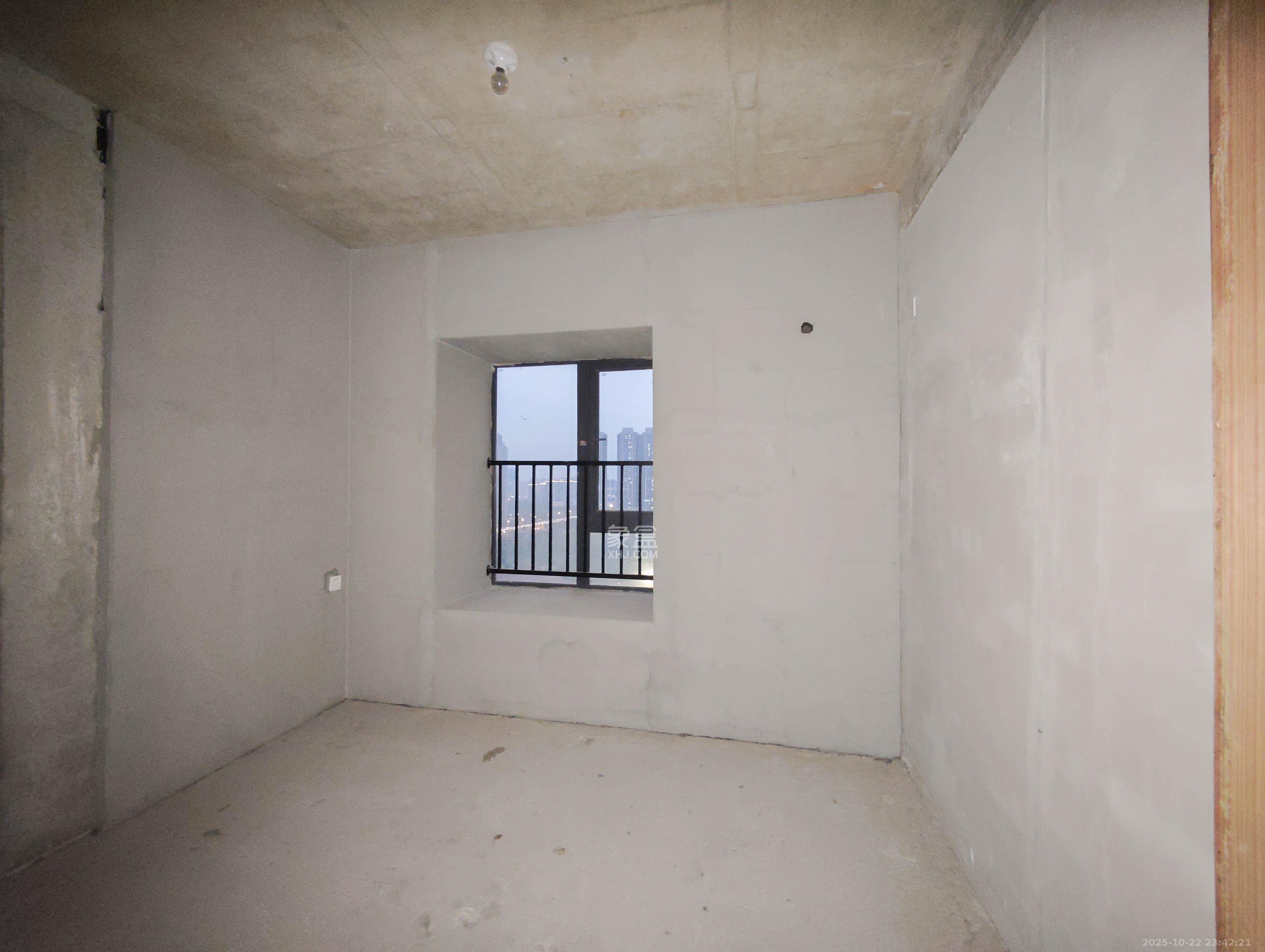 伊景园滨河苑 3室2厅2卫 75.0万 伊景园滨河苑 3室2厅2卫 75.0万卧室