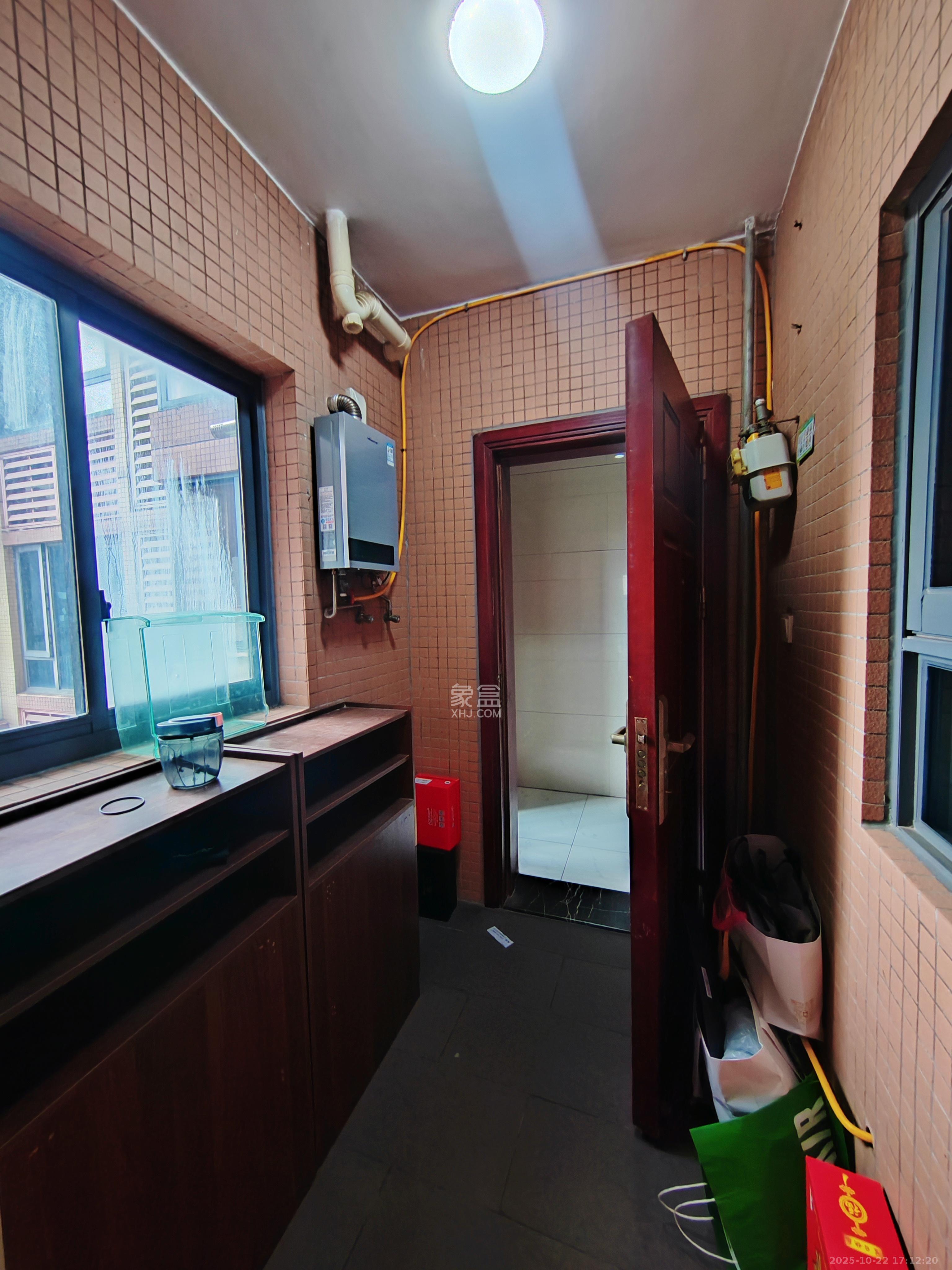 珠江花城三期锦鲤  2室2厅1卫    2200.0元/月 珠江花城三期锦鲤  2室2厅1卫    2200.0元/月室内图