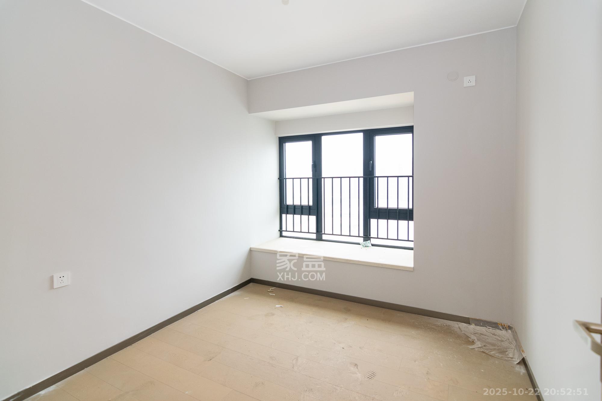 时代年华  4室2厅2卫    95.0万卧室