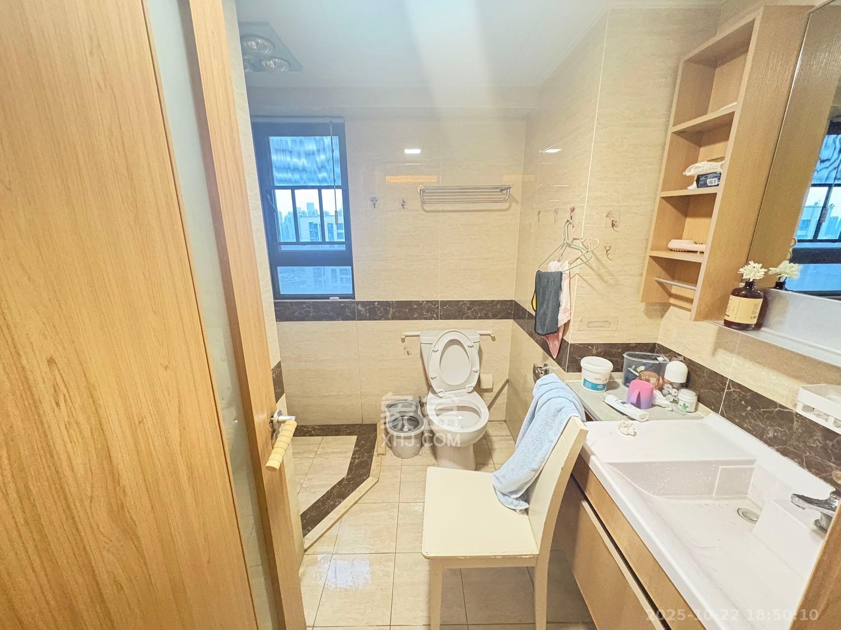 万科魅力之城非凡里  3室2厅1卫    2400.0元/月室内图