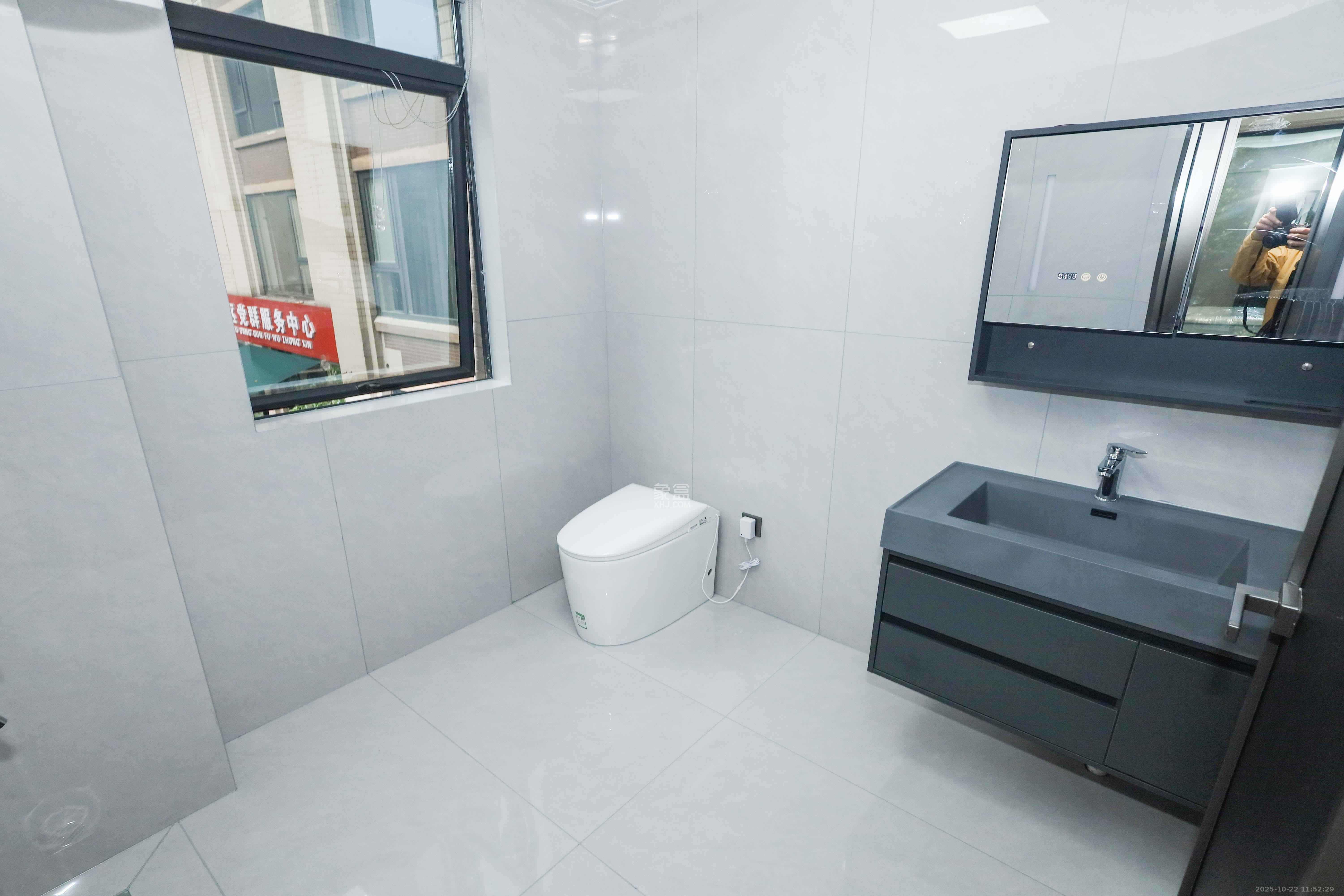 天元涉外景园C区  3室2厅2卫    105.8万卫生间