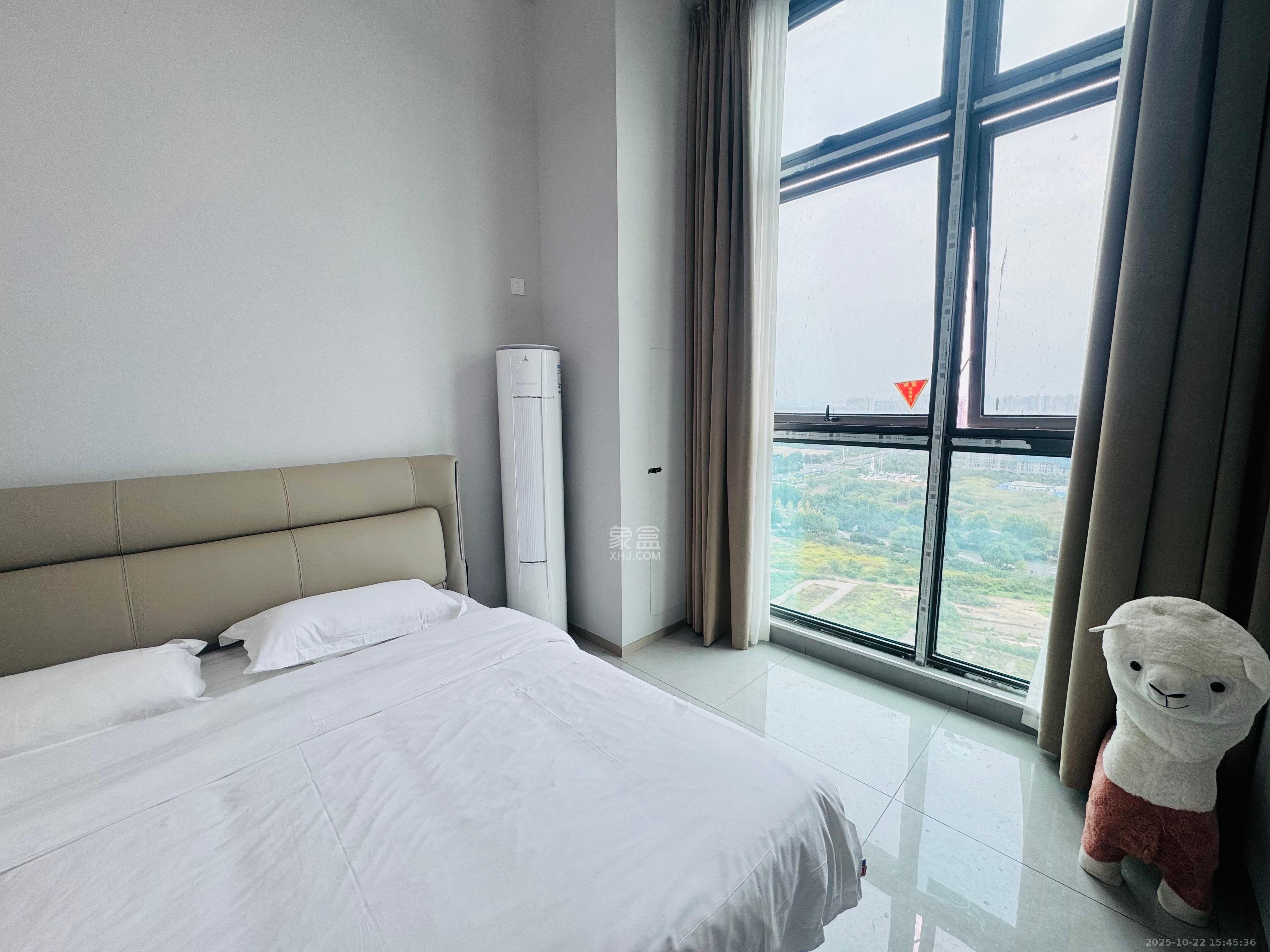 绿地商务广场 1室1厅1卫 2100.0元/月 绿地商务广场 1室1厅1卫 2100.0元/月室内图