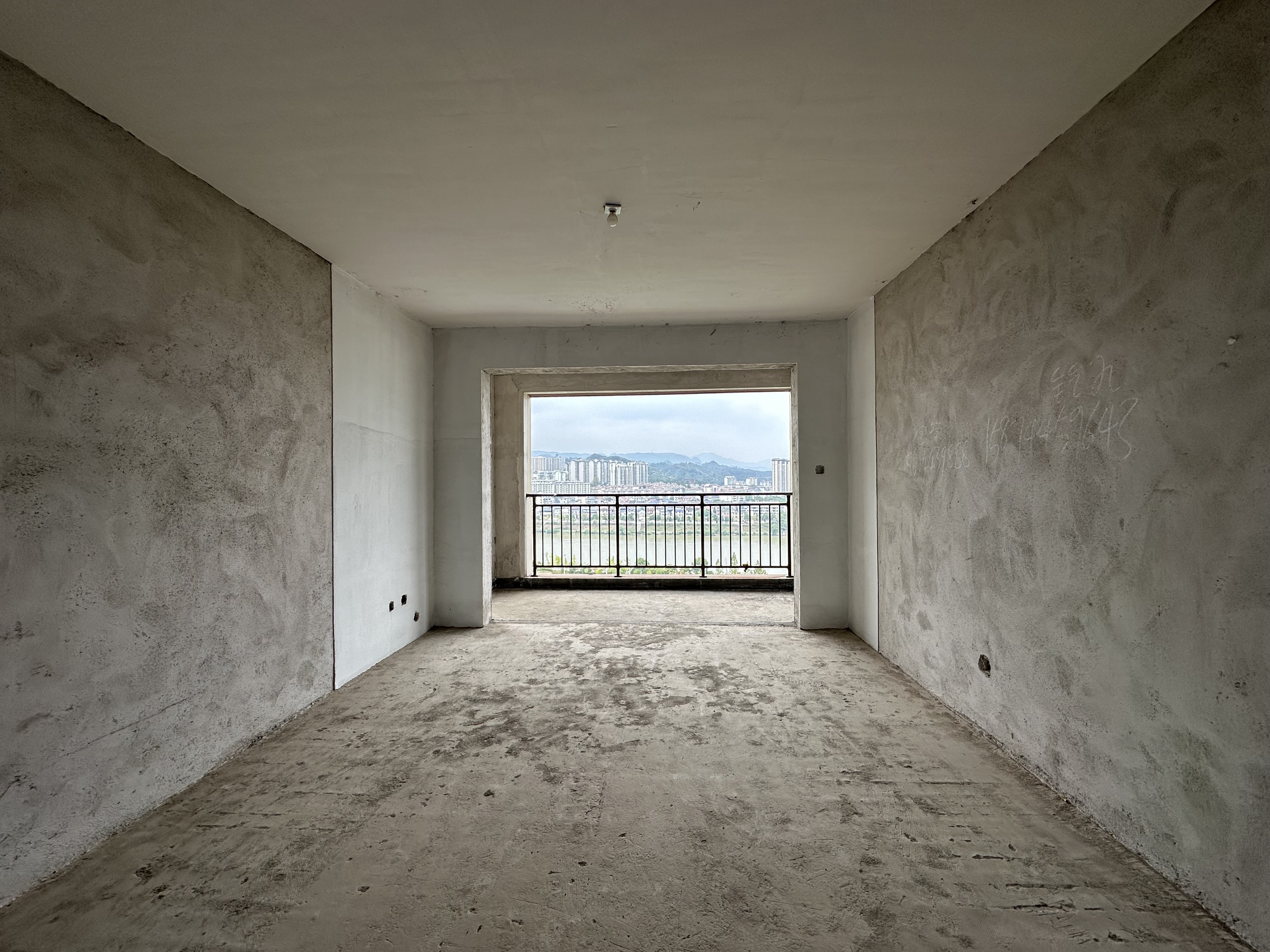 东宸江山里  4室2厅2卫    73.8万