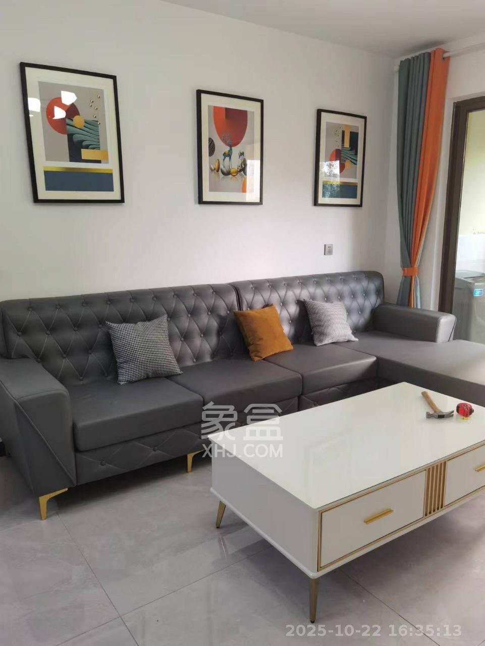 阳光城尚东湾蓝莓苑  3室2厅2卫    2500.0元/月