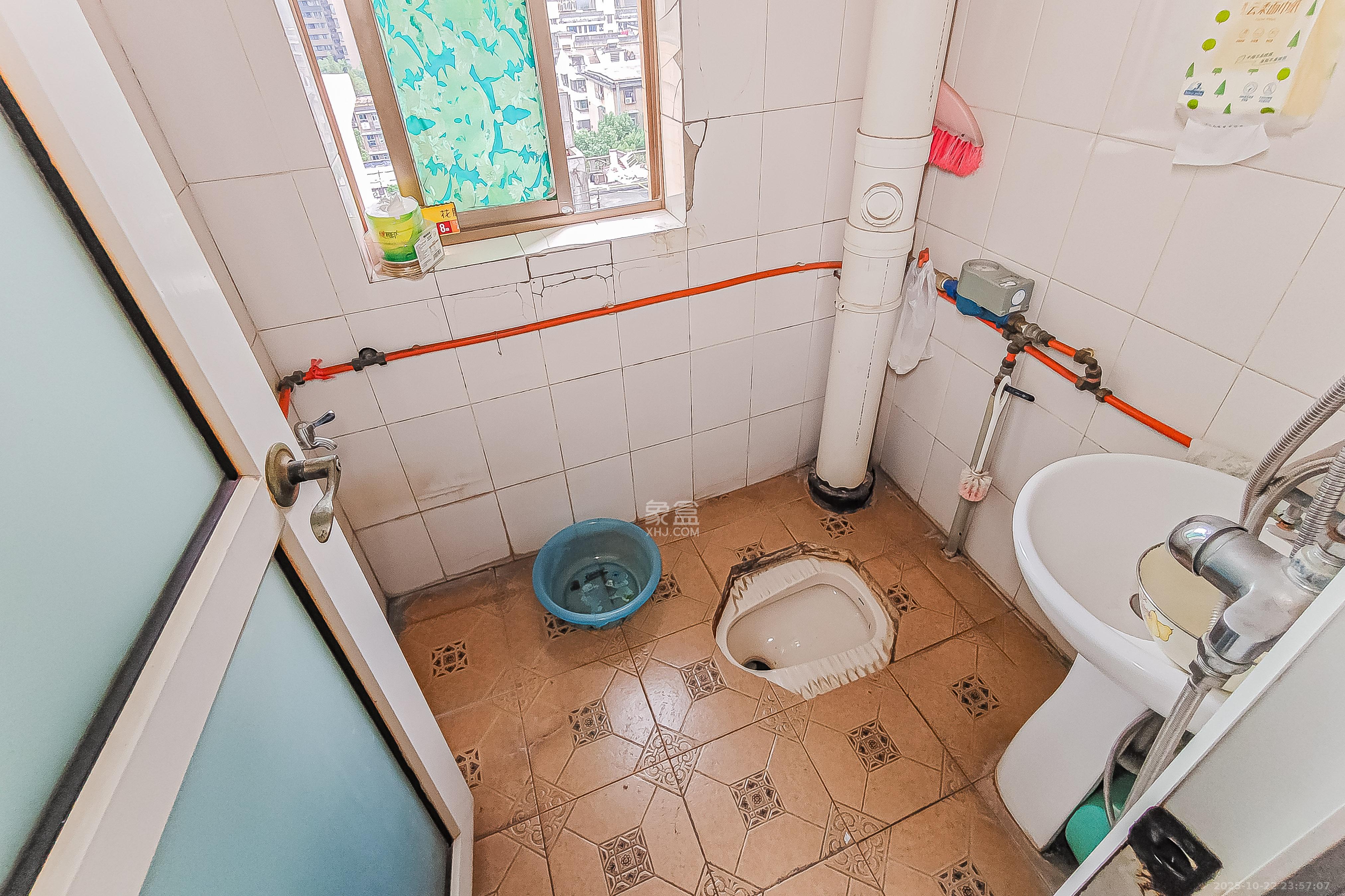 新锐湘都 1室1厅1卫 48.8万 新锐湘都 1室1厅1卫 48.8万卫生间