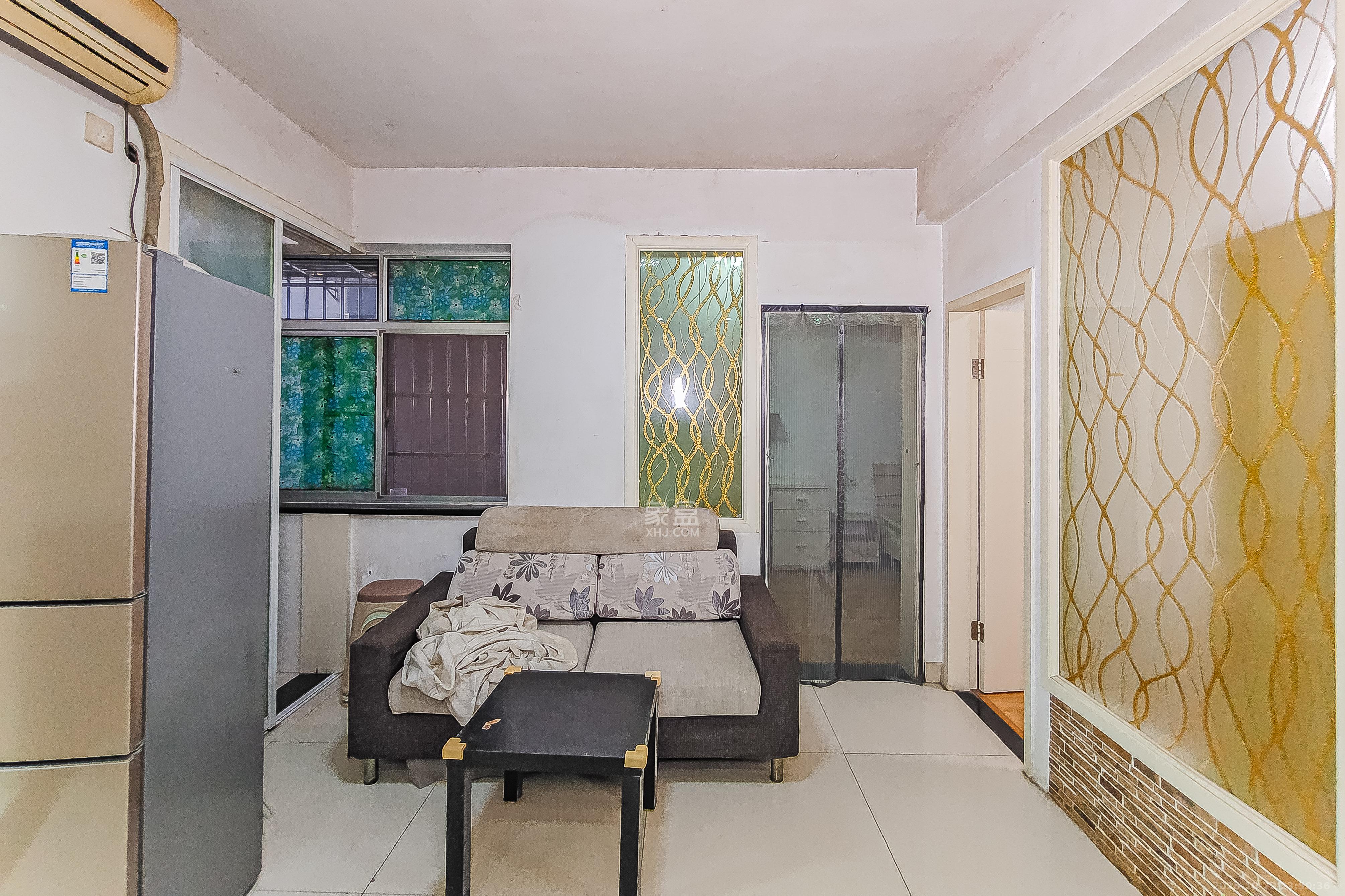 景泰雅苑（景江融城）  2室1厅1卫    66.8万客厅