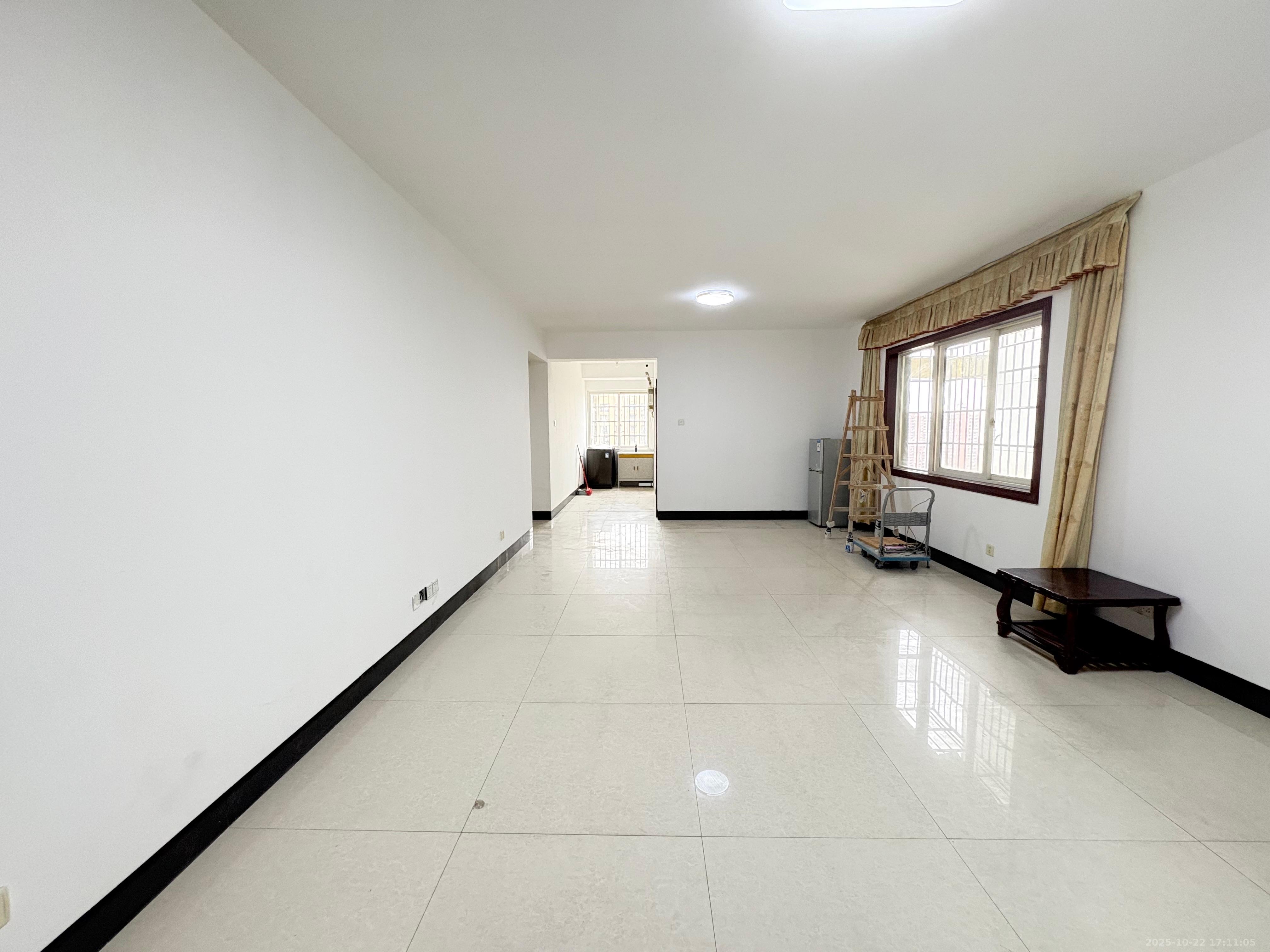 警苑星城  4室2厅1卫    2400.0元/月 警苑星城  4室2厅1卫    2400.0元/月