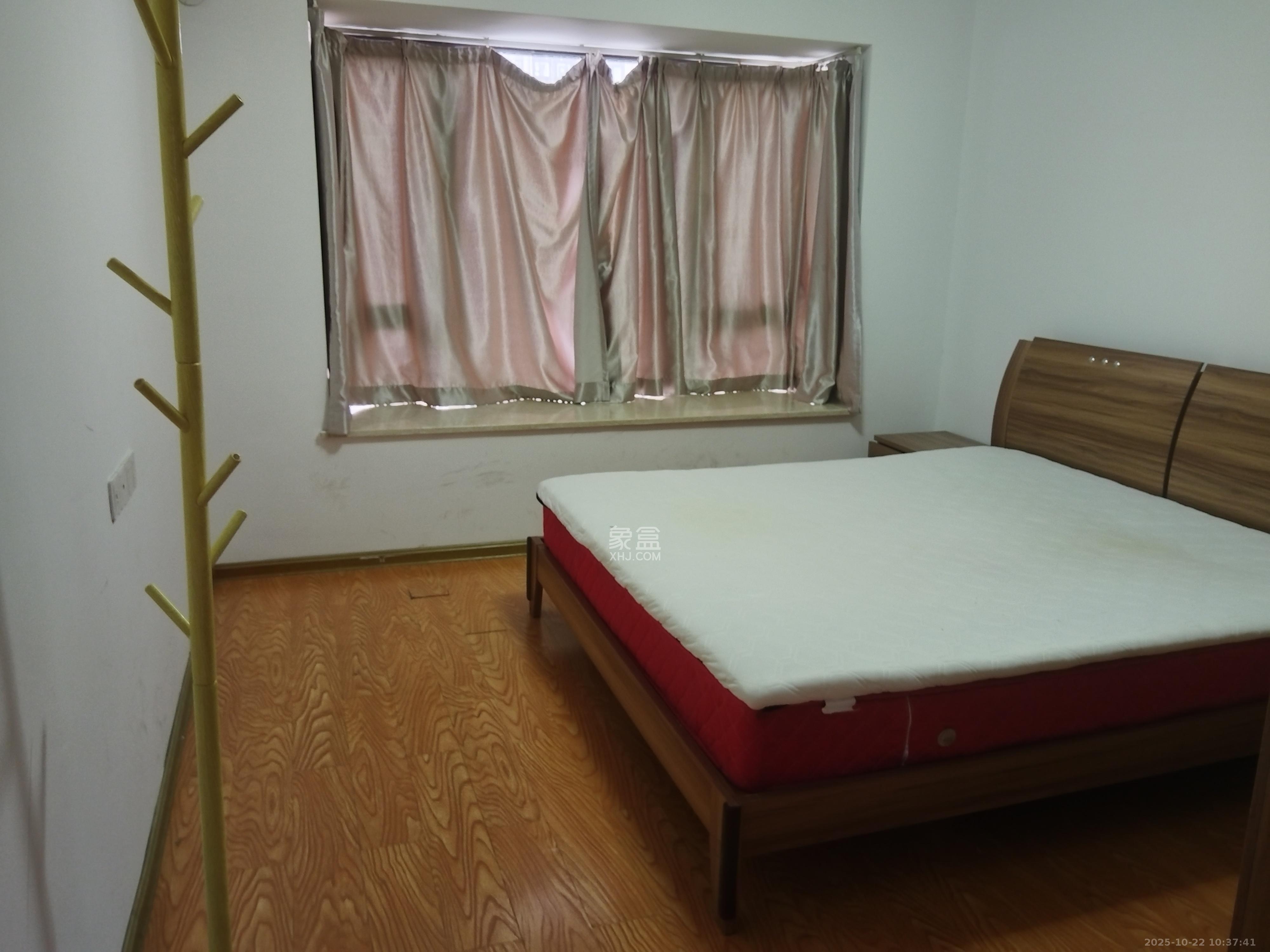 钰龙天下二期(钰龙佳园)  3室2厅2卫    2400.0元/月 钰龙天下二期(钰龙佳园)  3室2厅2卫    2400.0元/月室内图