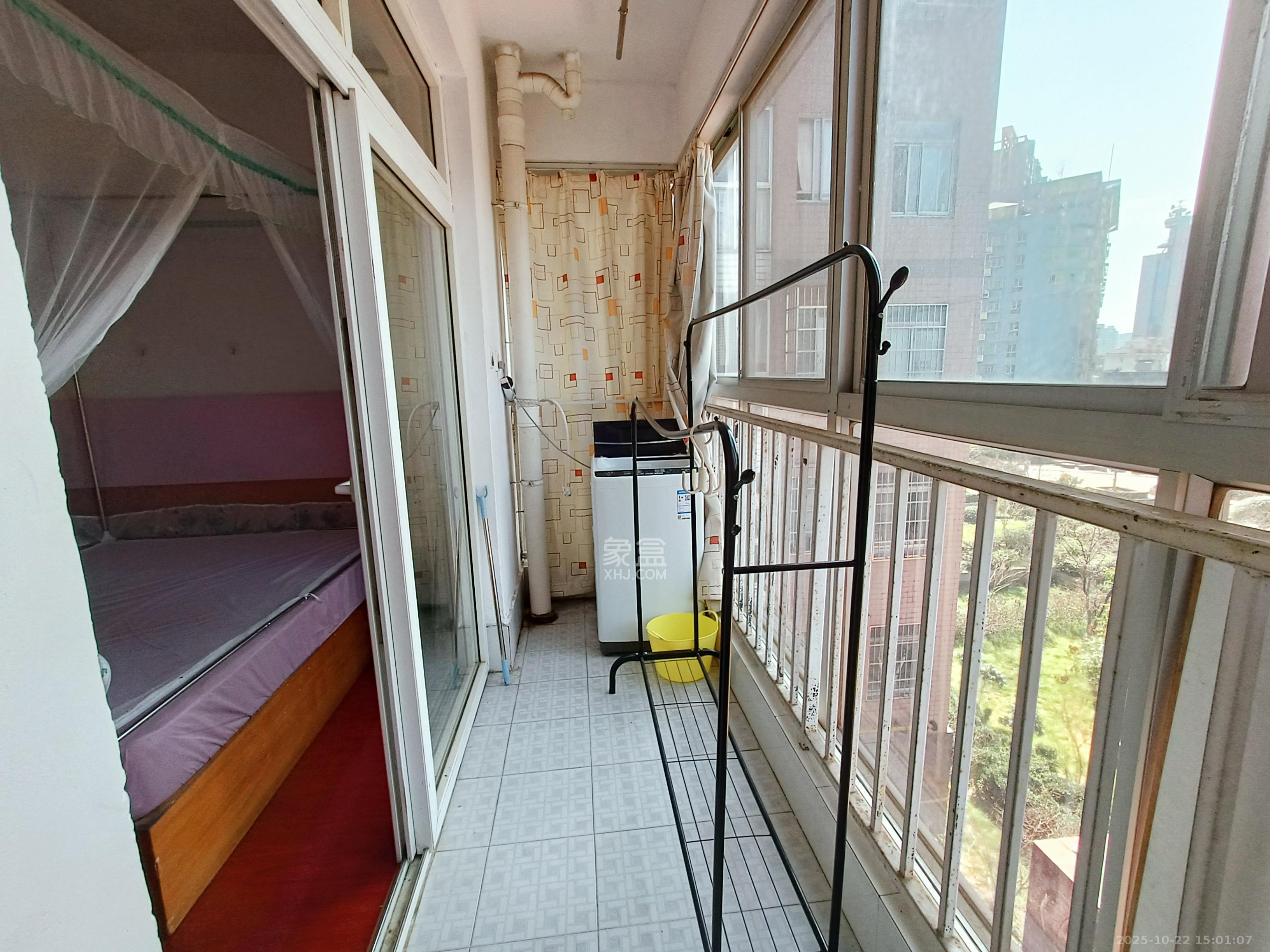 东方新世界  1室1厅1卫    1600.0元/月室内图