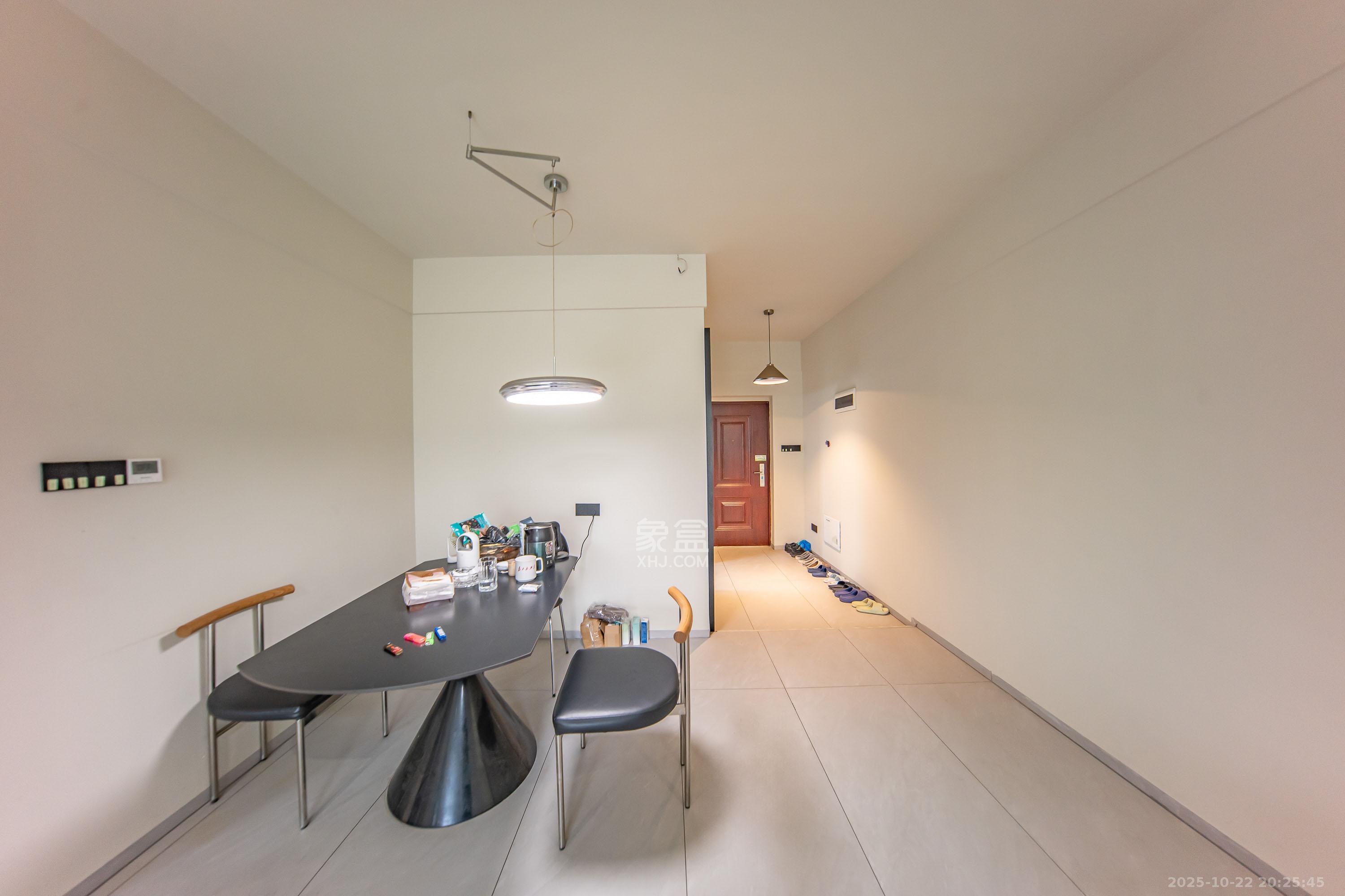 建投象山国际  3室2厅2卫    130.0万客厅