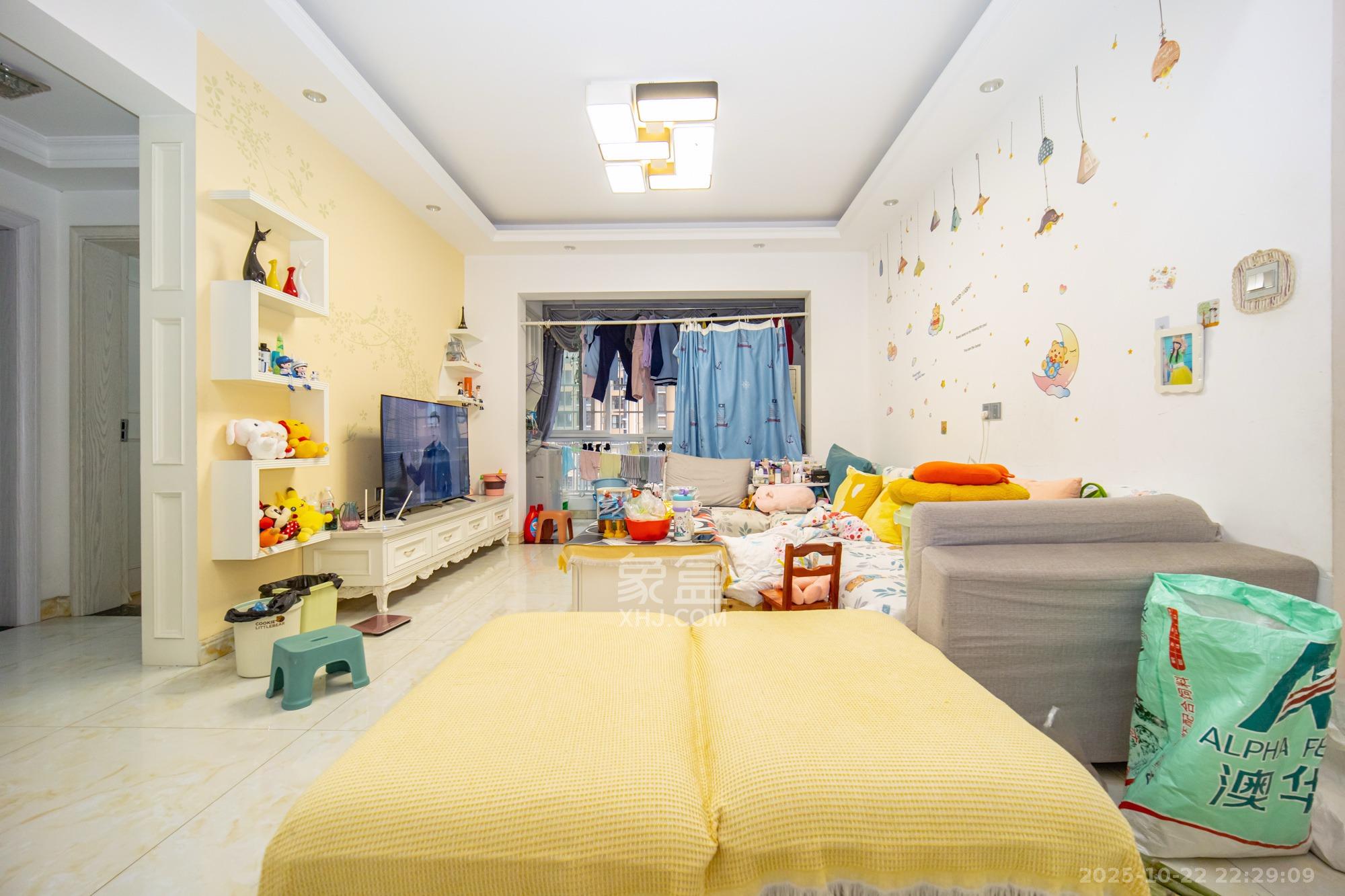 楚天世纪城西苑 3室2厅2卫 76.0万 楚天世纪城西苑 3室2厅2卫 76.0万客厅