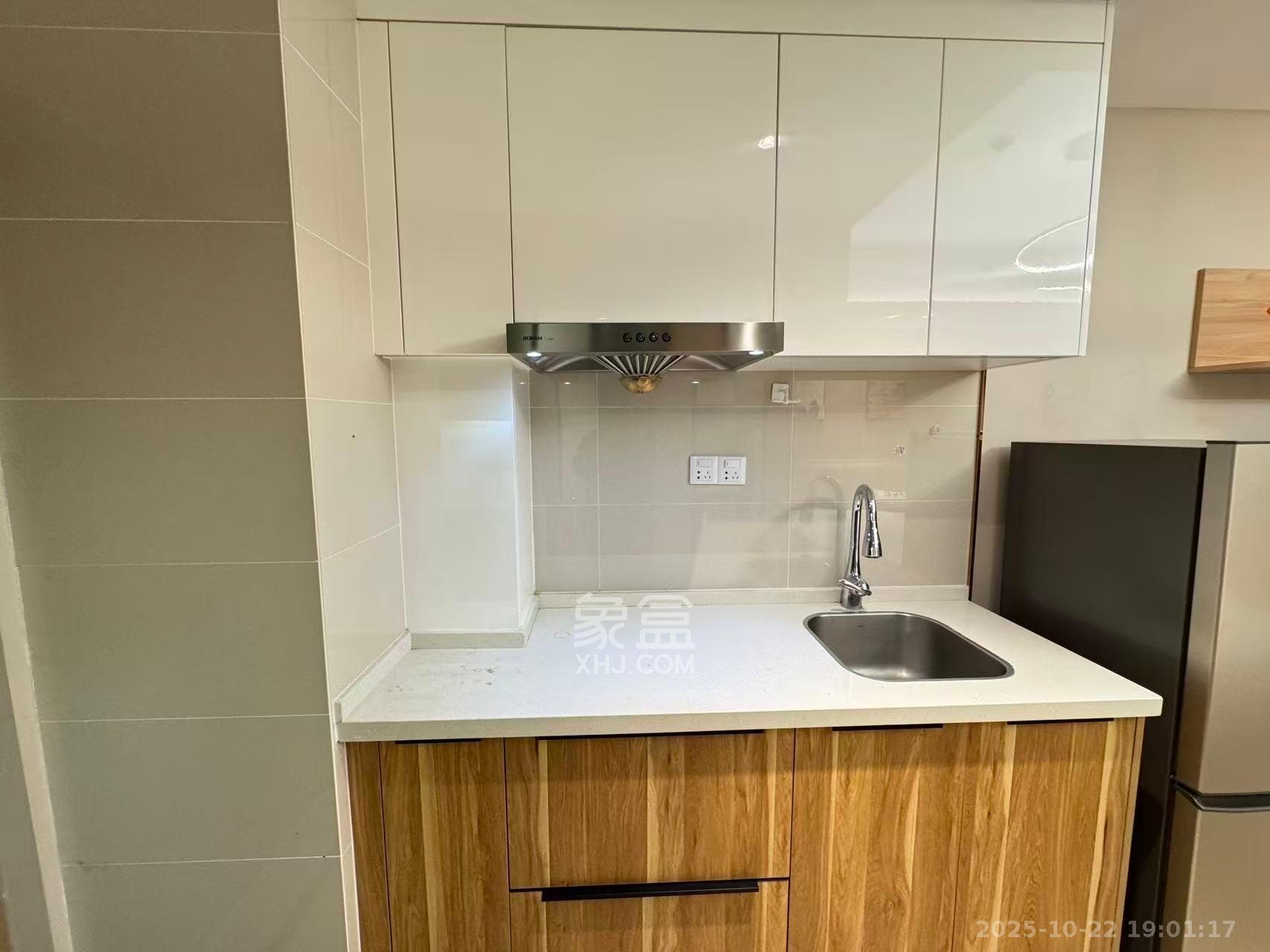 远洋外滩壹号 1室1厅1卫 2000.0元/月 远洋外滩壹号 1室1厅1卫 2000.0元/月室内图