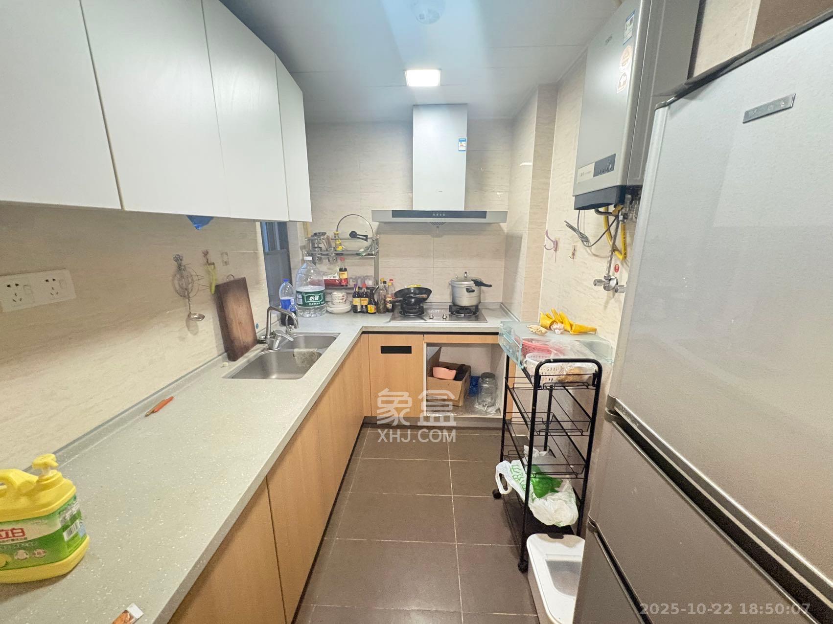 万科魅力之城非凡里  3室2厅1卫    2400.0元/月室内图