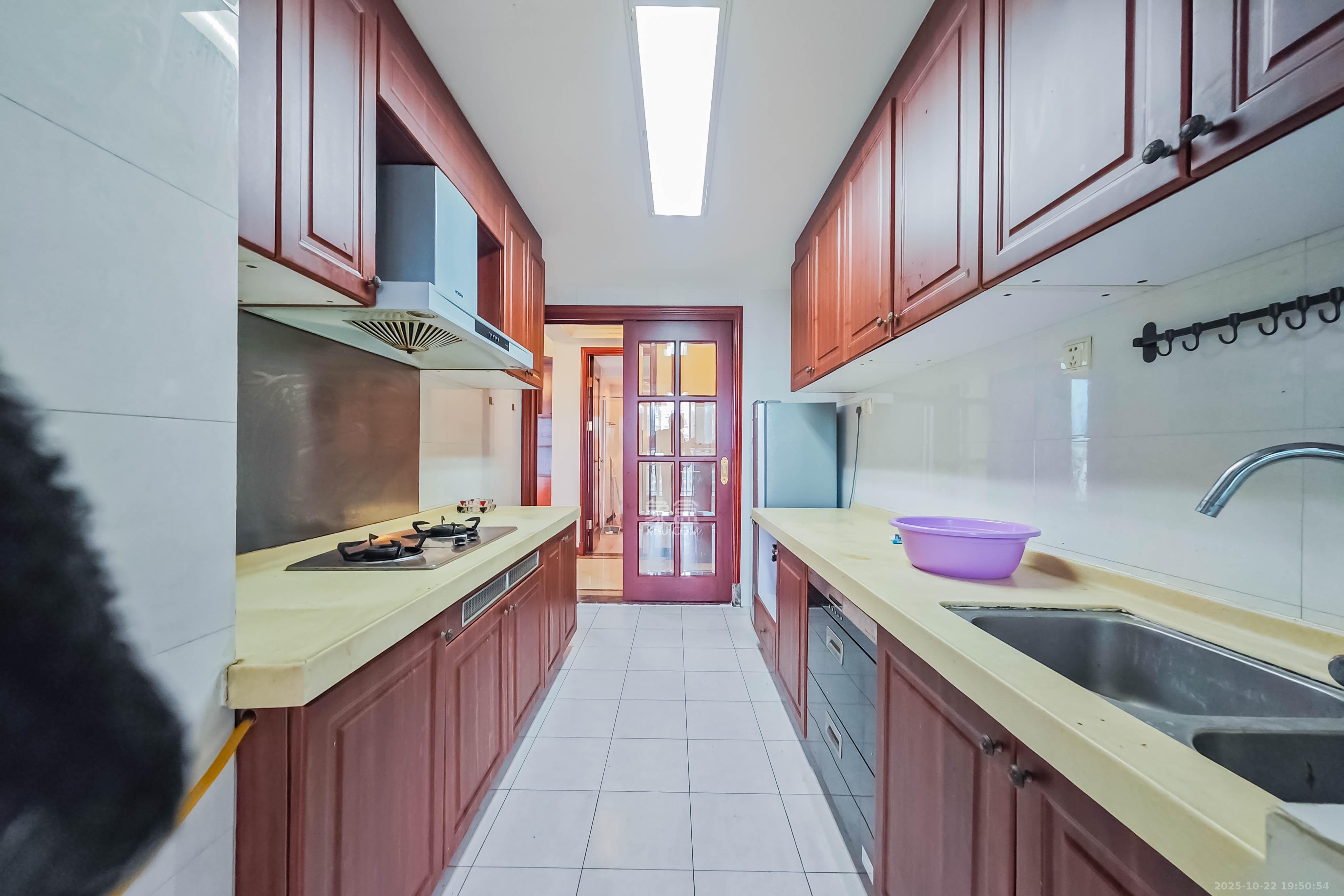 恒大绿洲  3室2厅2卫    108.0万厨房