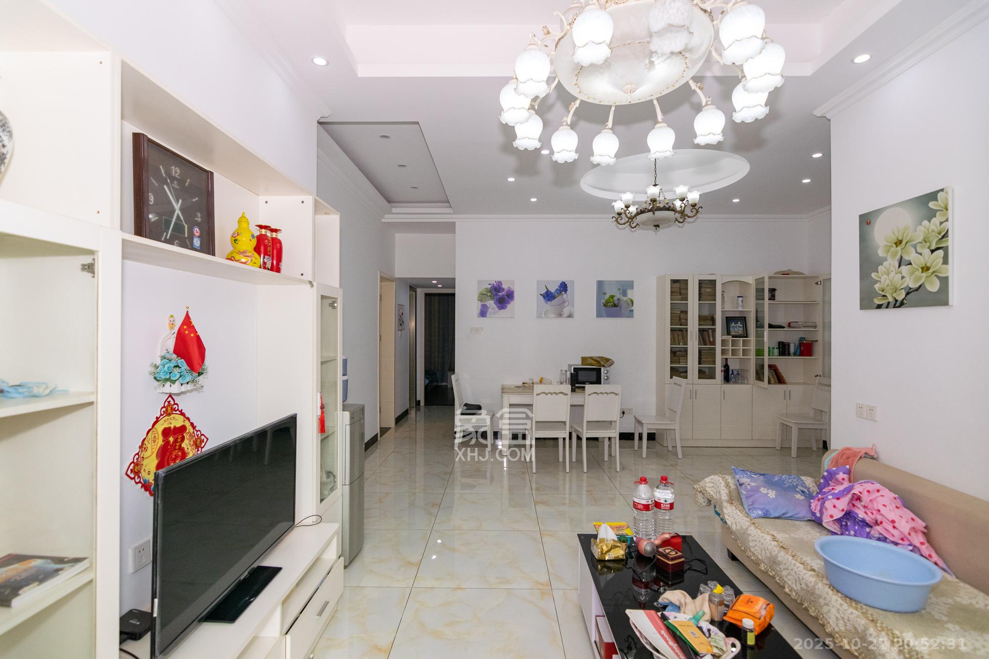 富基世纪公园  3室2厅2卫    65.0万客厅