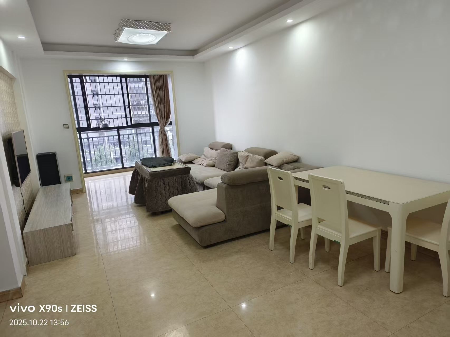 熙城春天  2室1厅1卫    1300.0元/月室内图