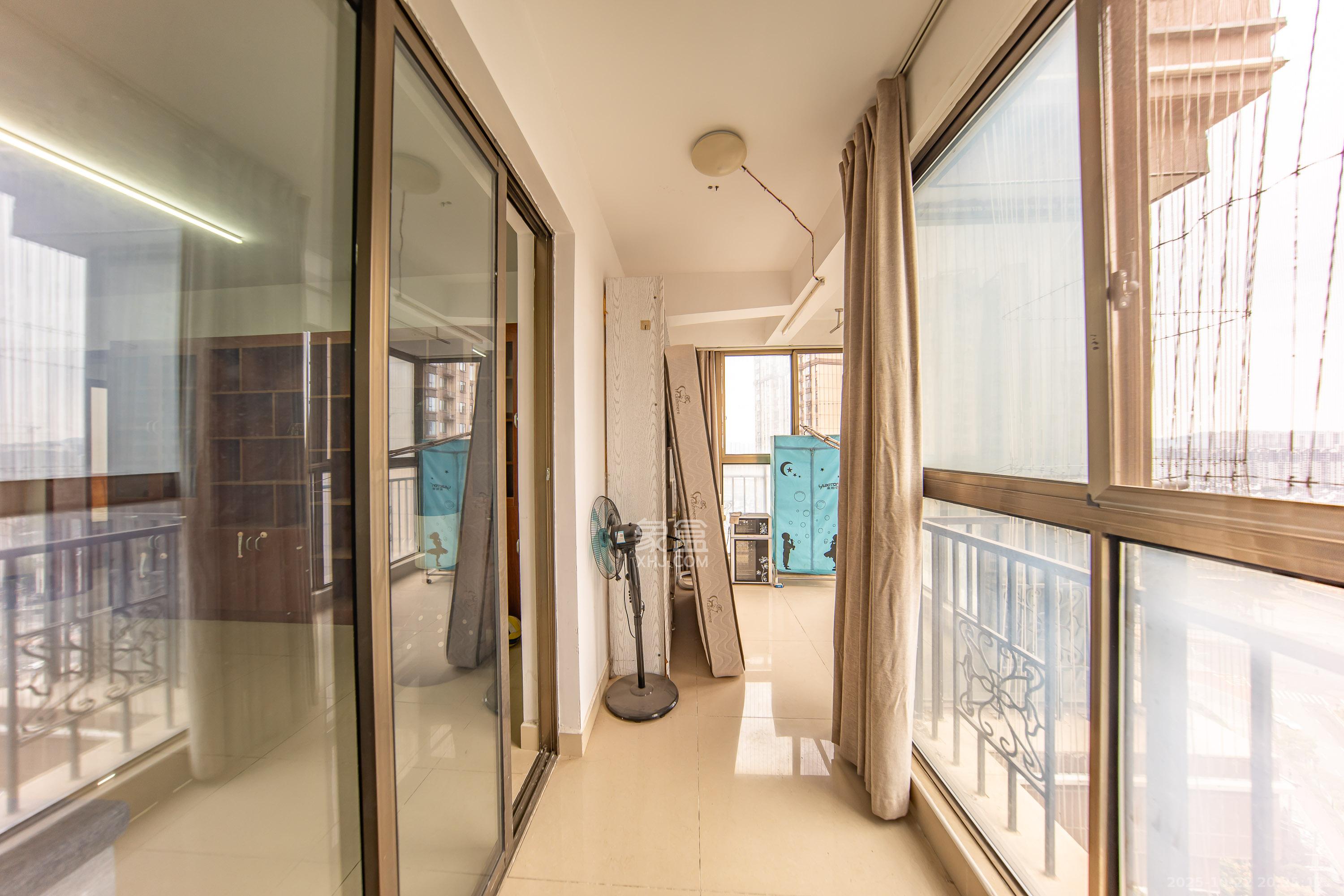 江山帝景雅典  2室2厅1卫    86.8万阳台