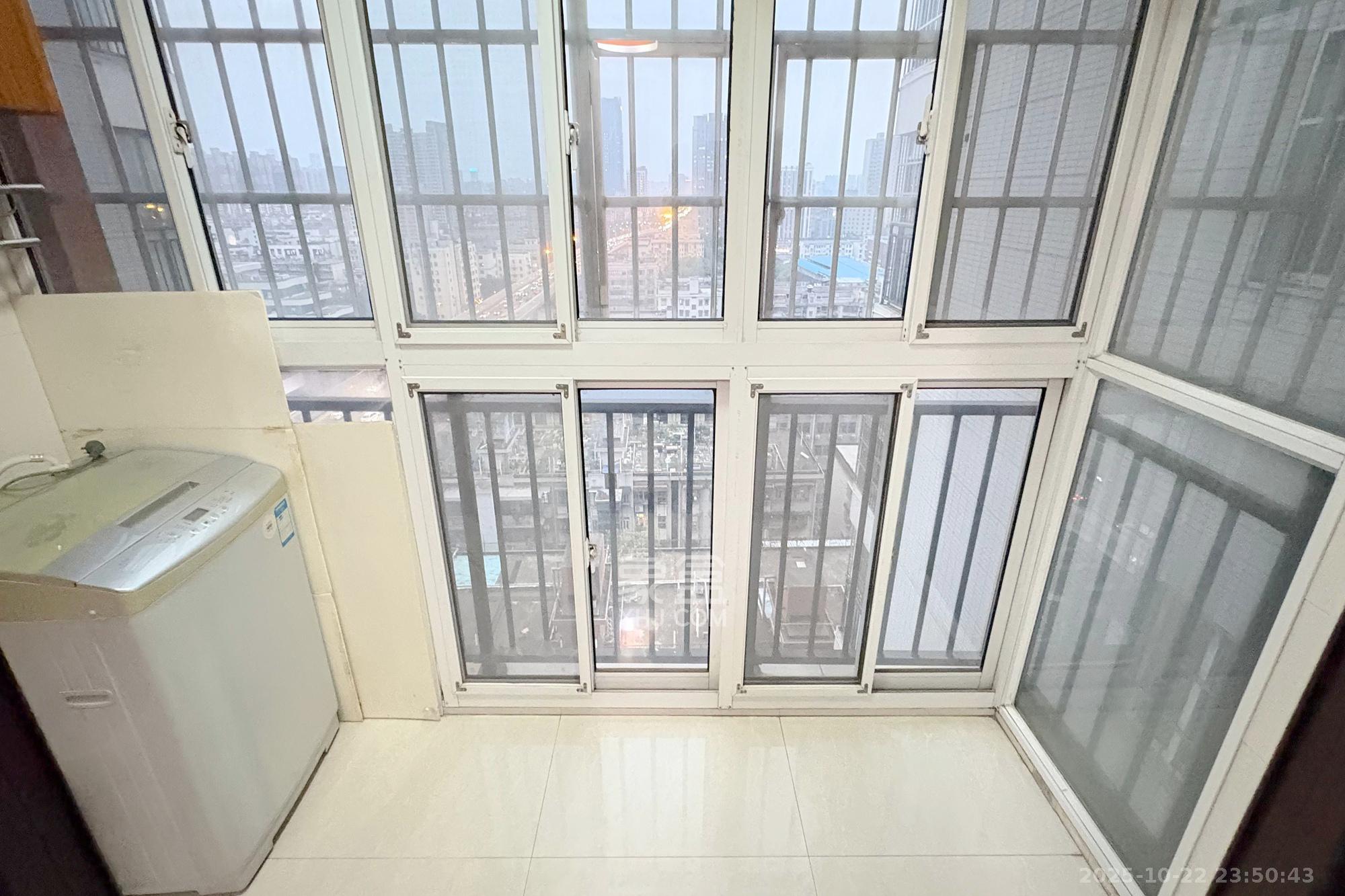 星典时代  3室2厅1卫    76.0万阳台