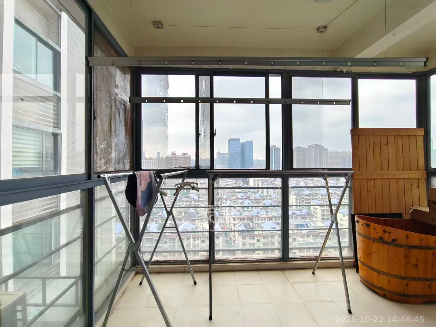 银港水晶城 3室2厅2卫 2800.0元/月 银港水晶城 3室2厅2卫 2800.0元/月室内图