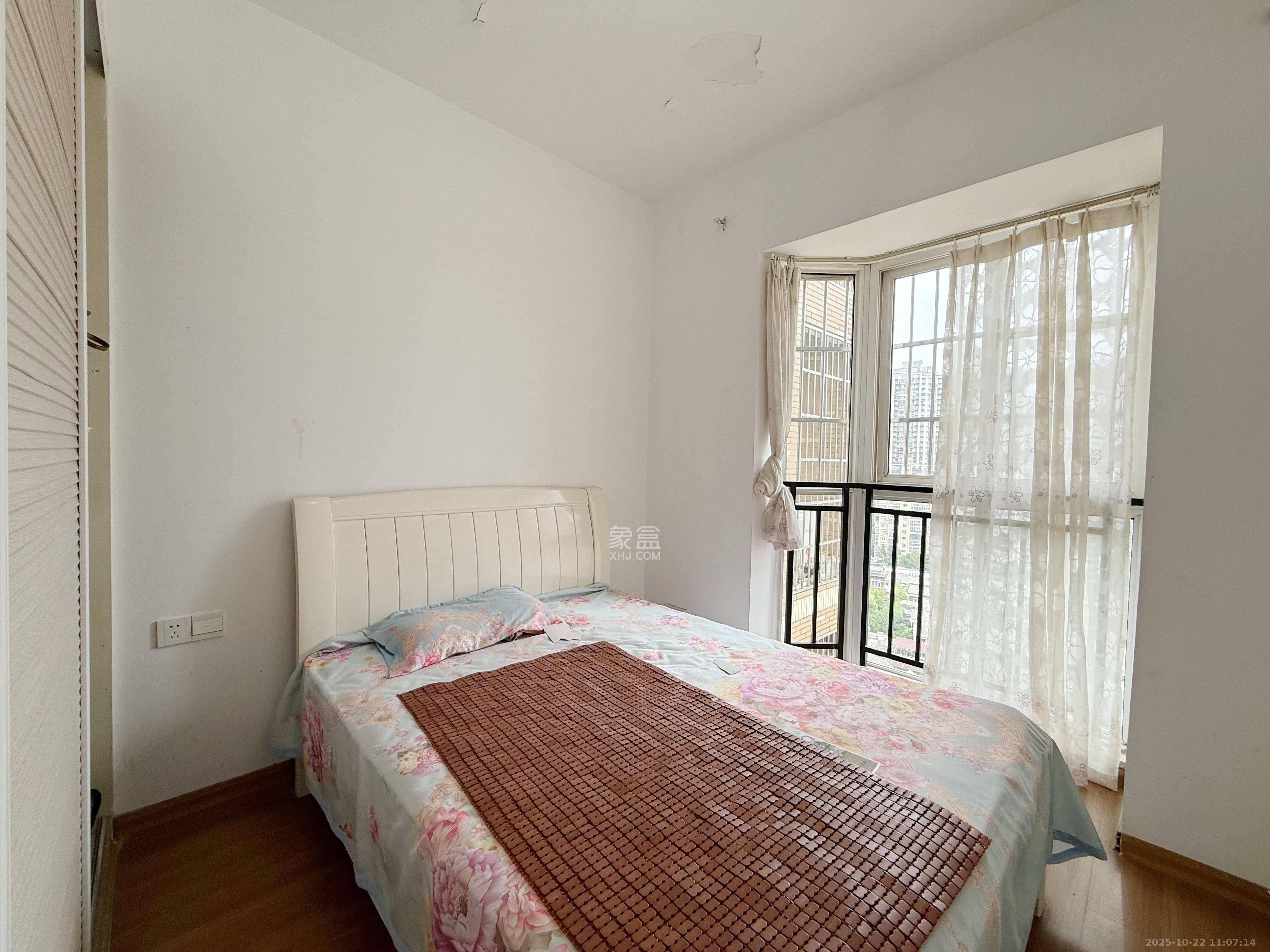 幸福洋房  3室2厅2卫    1800.0元/月室内图