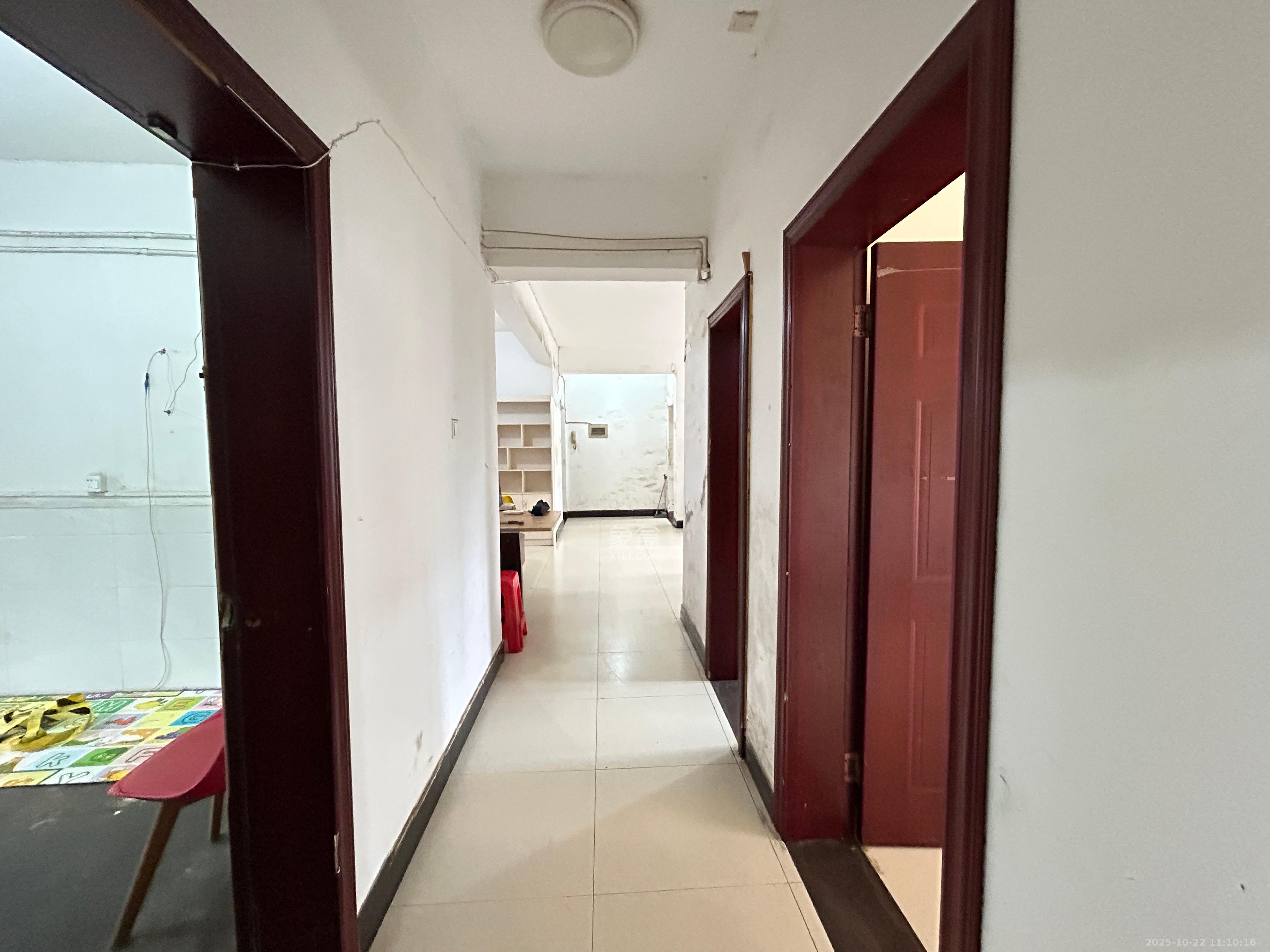 阳明山庄 5室2厅2卫 2400.0元/月 阳明山庄 5室2厅2卫 2400.0元/月室内图