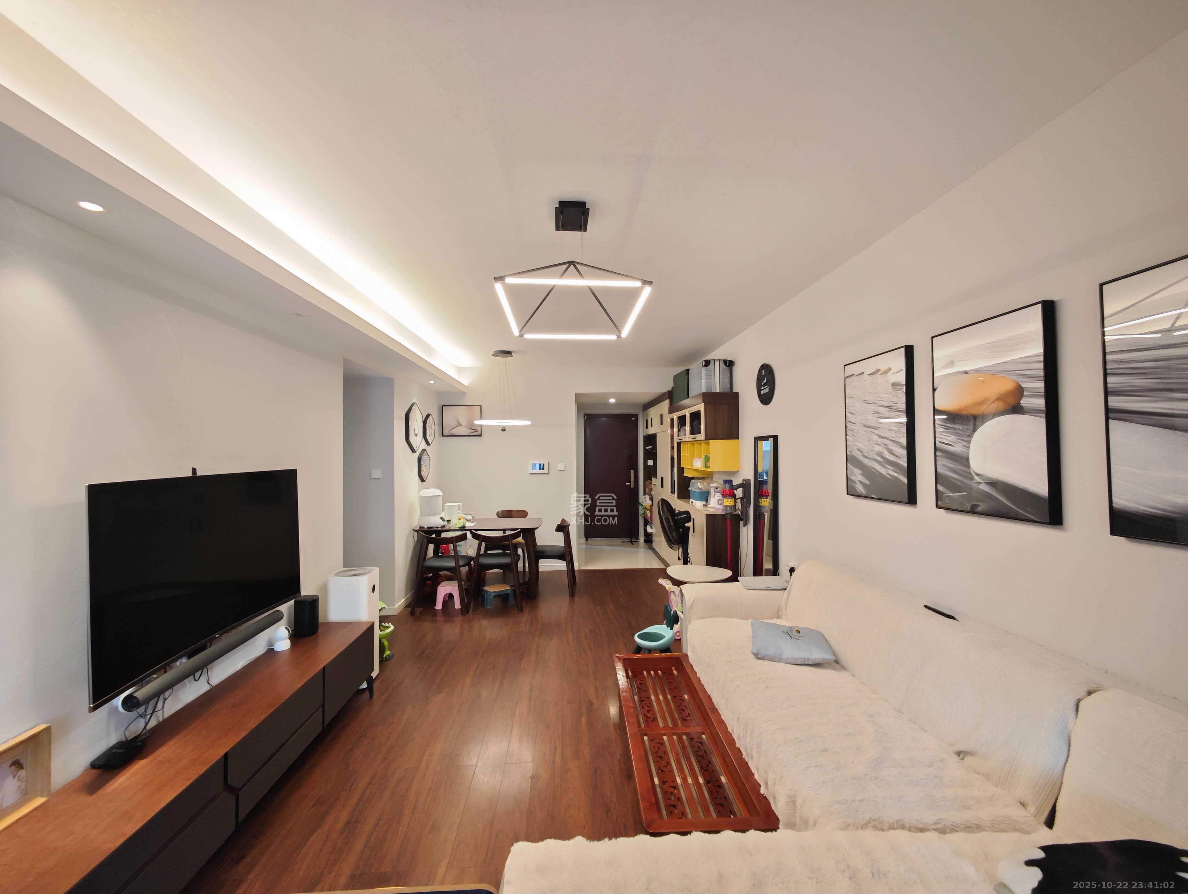 万科魅力之城观澜里 3室2厅2卫 102.0万 万科魅力之城观澜里 3室2厅2卫 102.0万客厅