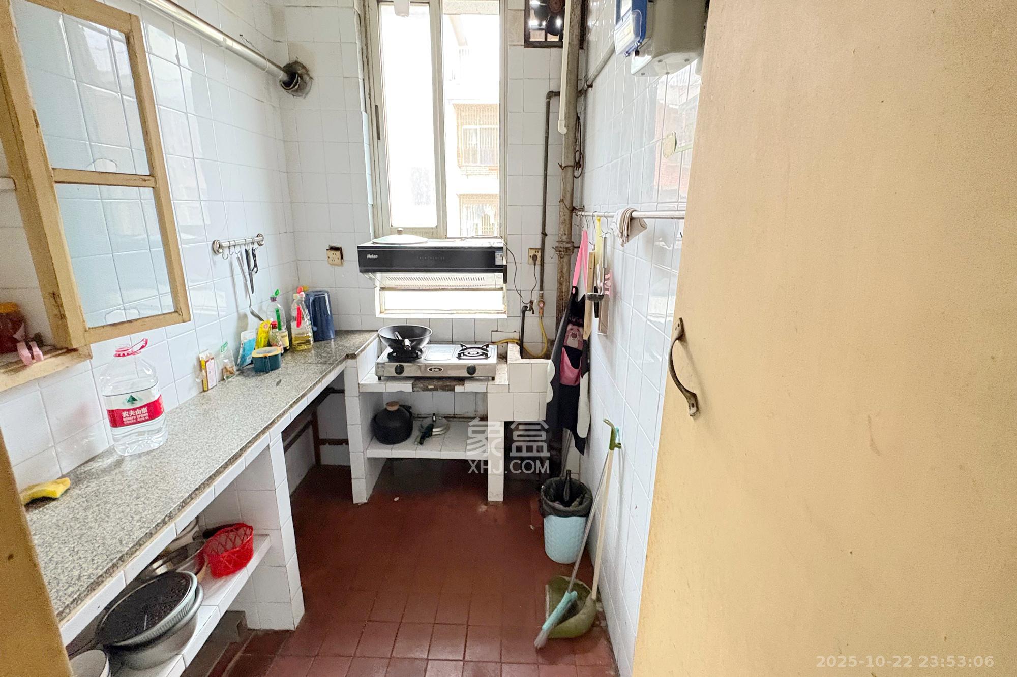 省建苑小区  3室1厅1卫    55.0万厨房