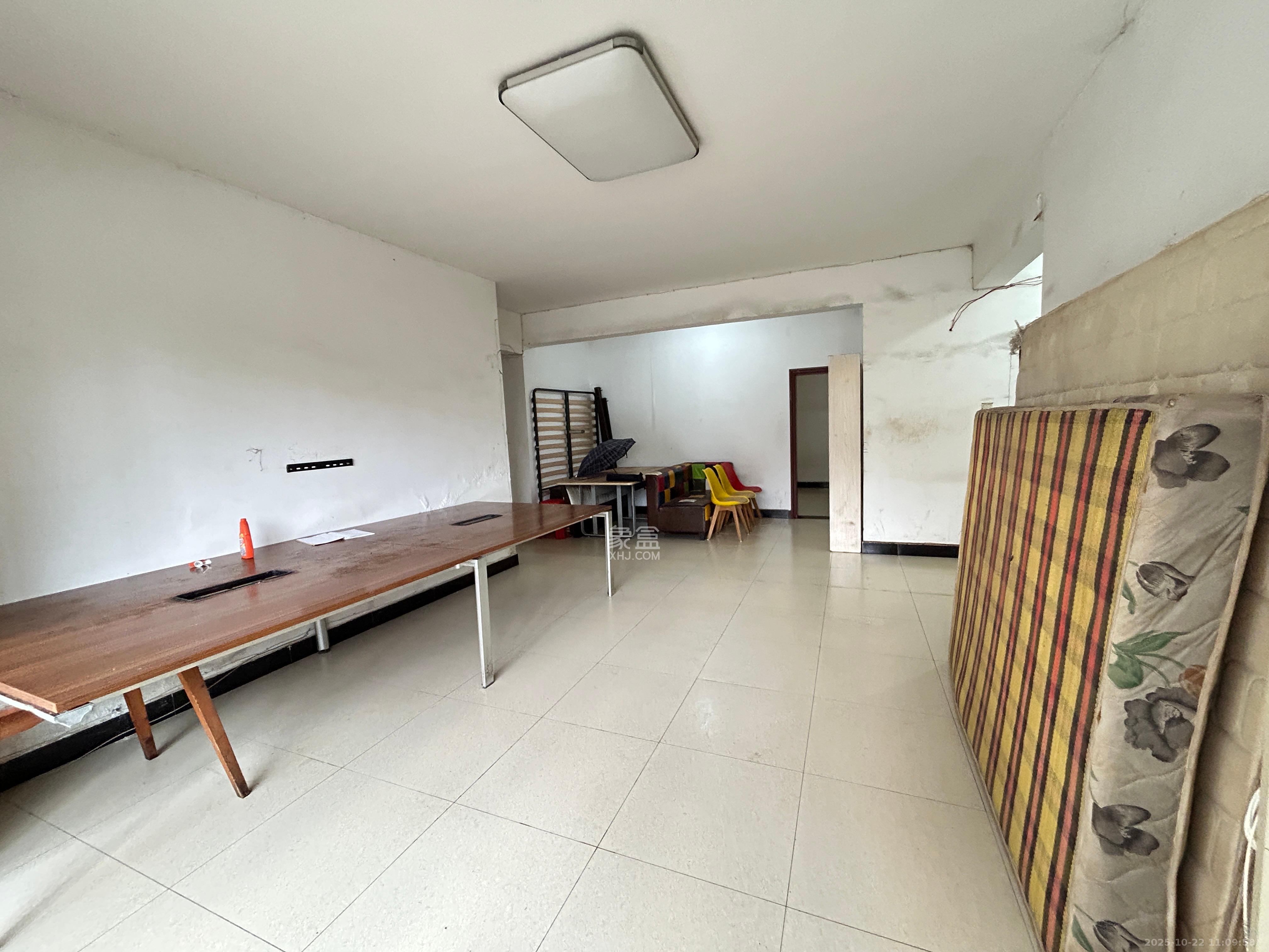 阳明山庄 5室2厅2卫 2400.0元/月 阳明山庄 5室2厅2卫 2400.0元/月室内图