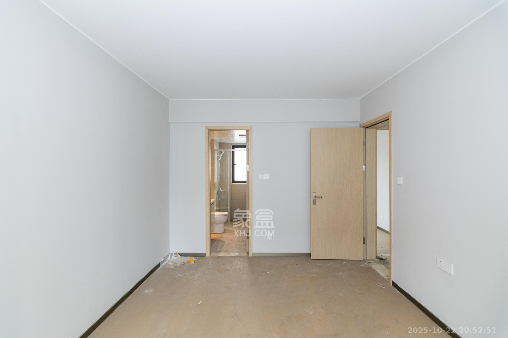 时代年华  4室2厅2卫    95.0万卧室