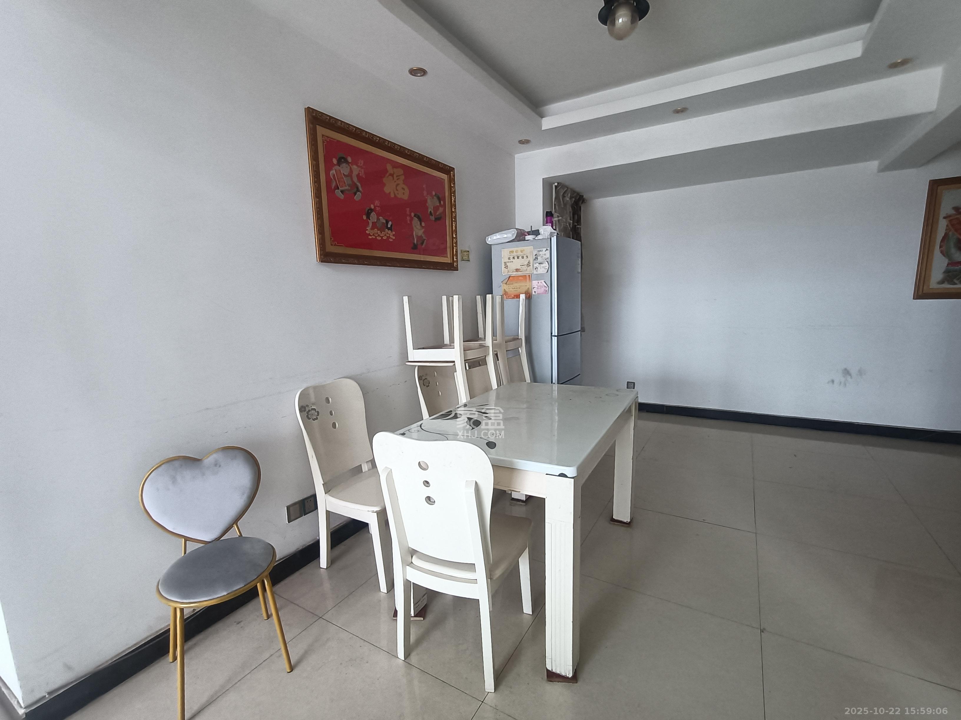 世景华庭  3室2厅2卫    1700.0元/月室内图