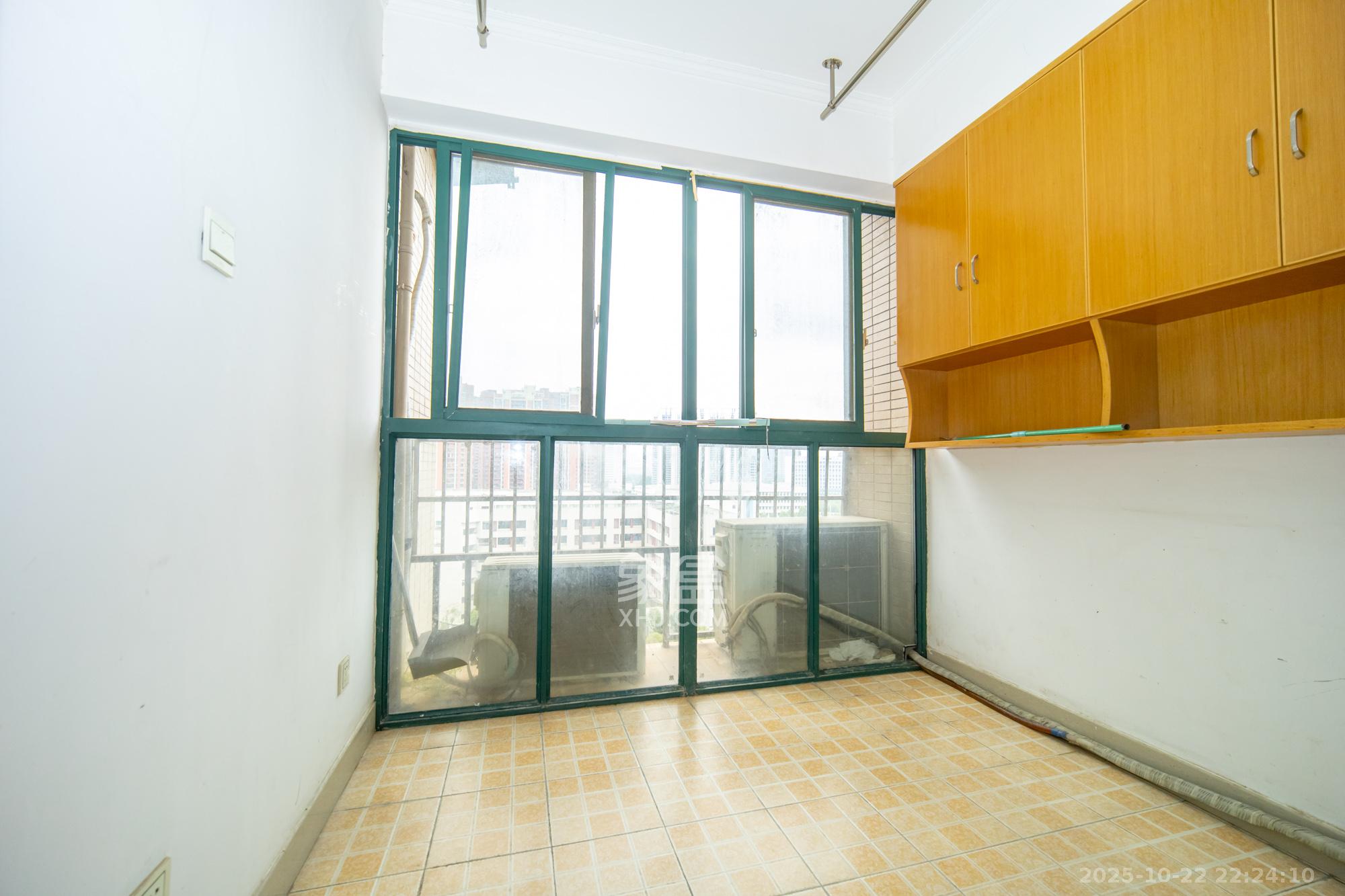 绿洲花园  3室2厅1卫    75.0万 绿洲花园  3室2厅1卫    75.0万阳台