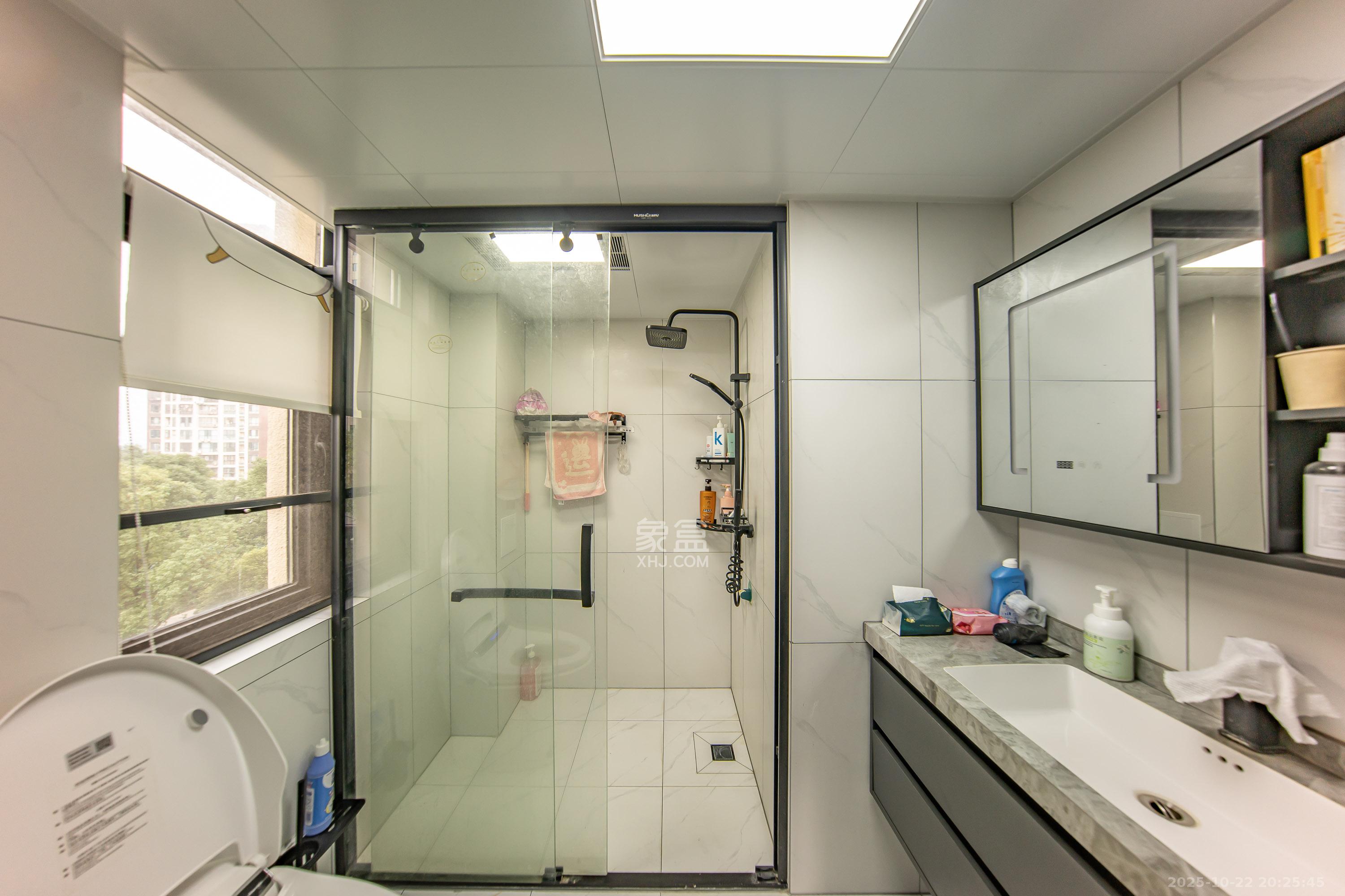 建投象山国际  3室2厅2卫    130.0万卫生间