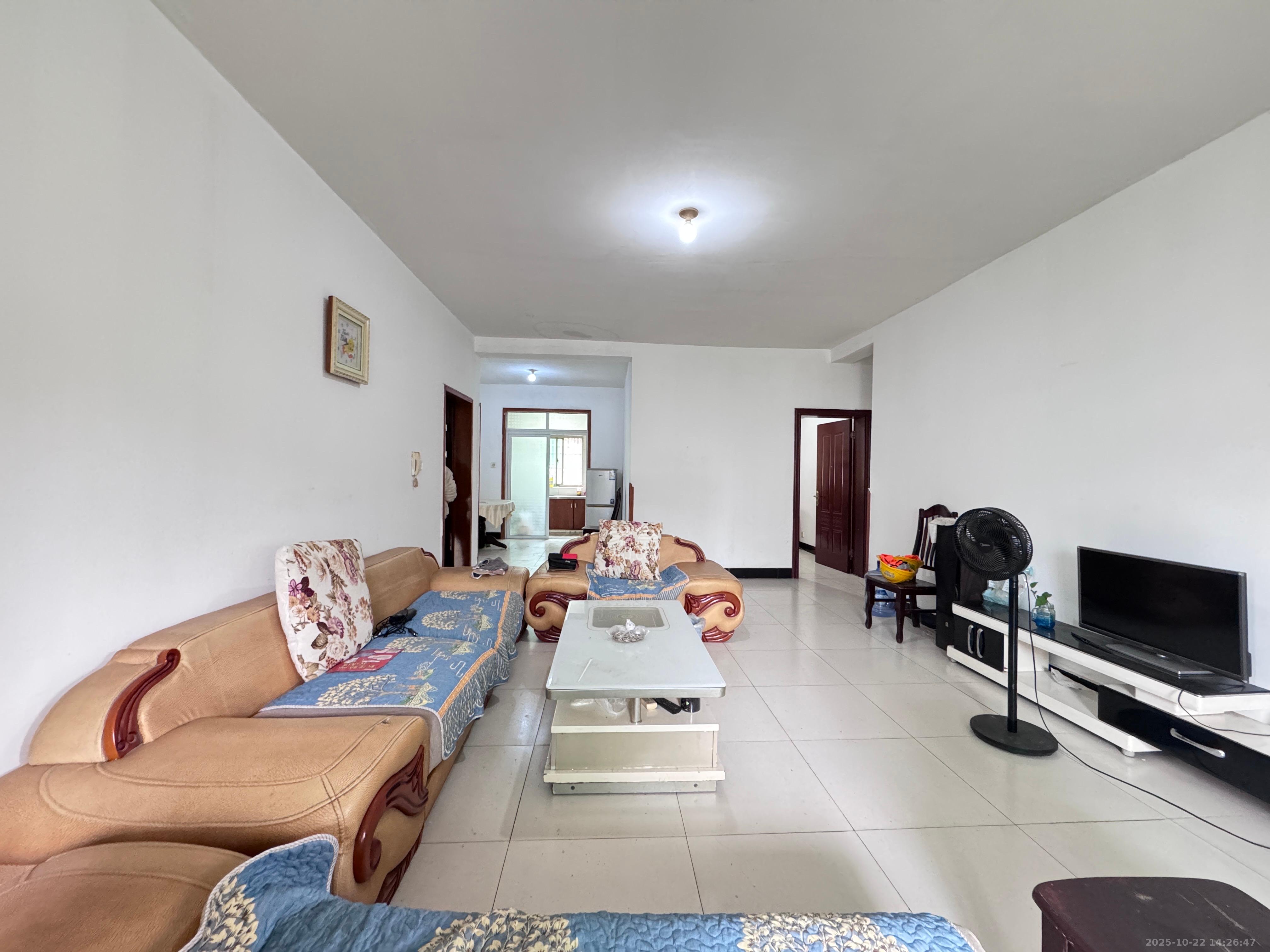 金桂小区一期  1室2厅1卫    1500.0元/月 金桂小区一期  1室2厅1卫    1500.0元/月室内图