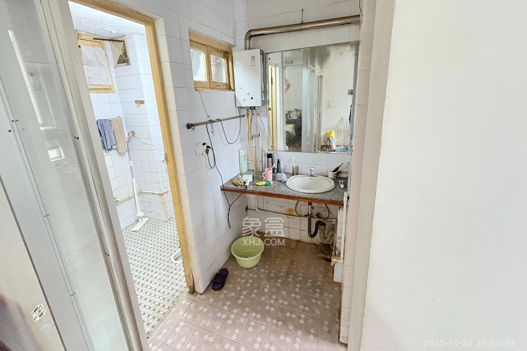 省建苑小区  3室1厅1卫    55.0万卫生间