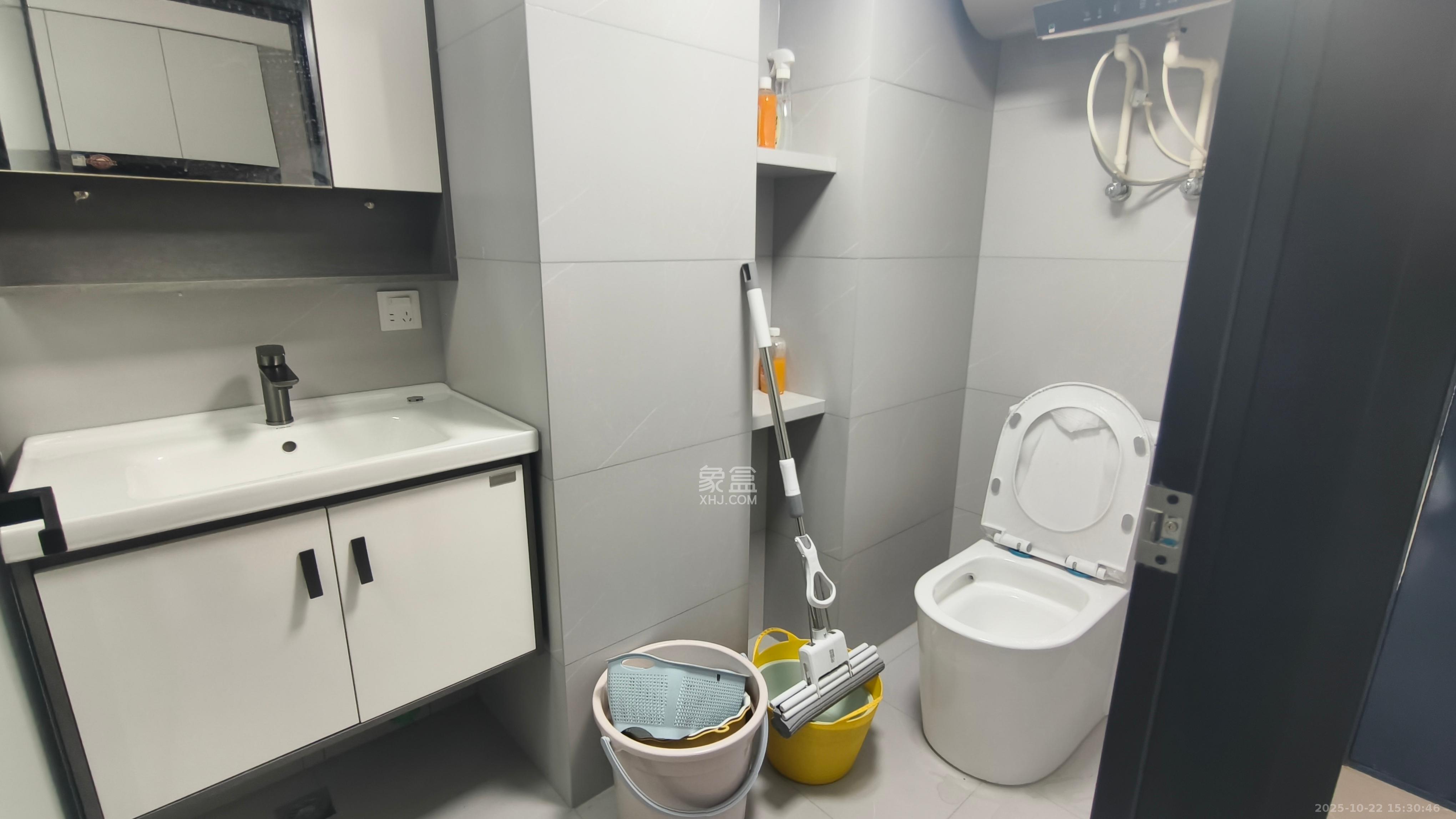 绿地V岛 1室1厅1卫 2400.0元/月 绿地V岛 1室1厅1卫 2400.0元/月室内图