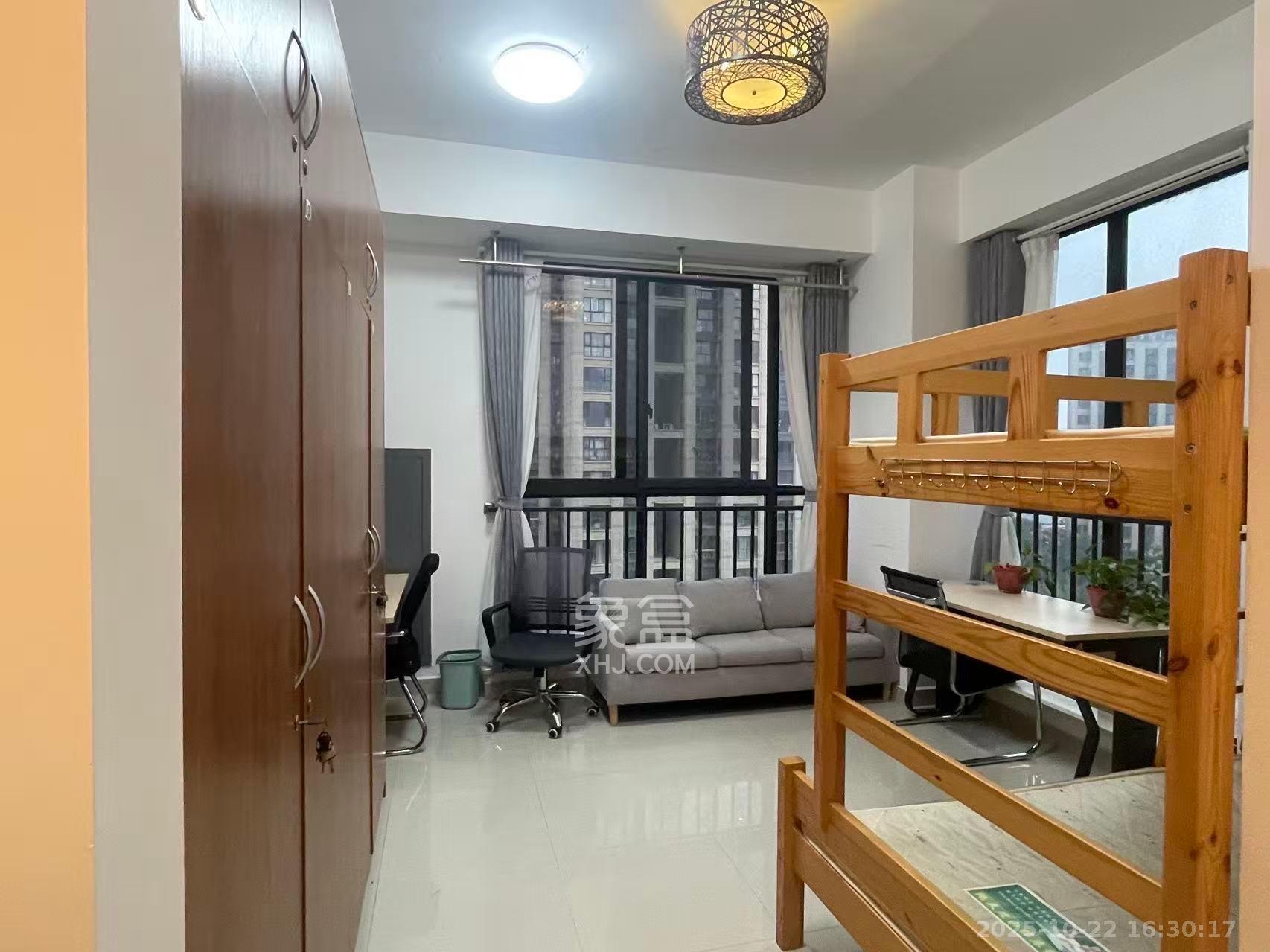 金茂梅溪湖  1室1厅1卫    1600.0元/月 金茂梅溪湖  1室1厅1卫    1600.0元/月室内图1