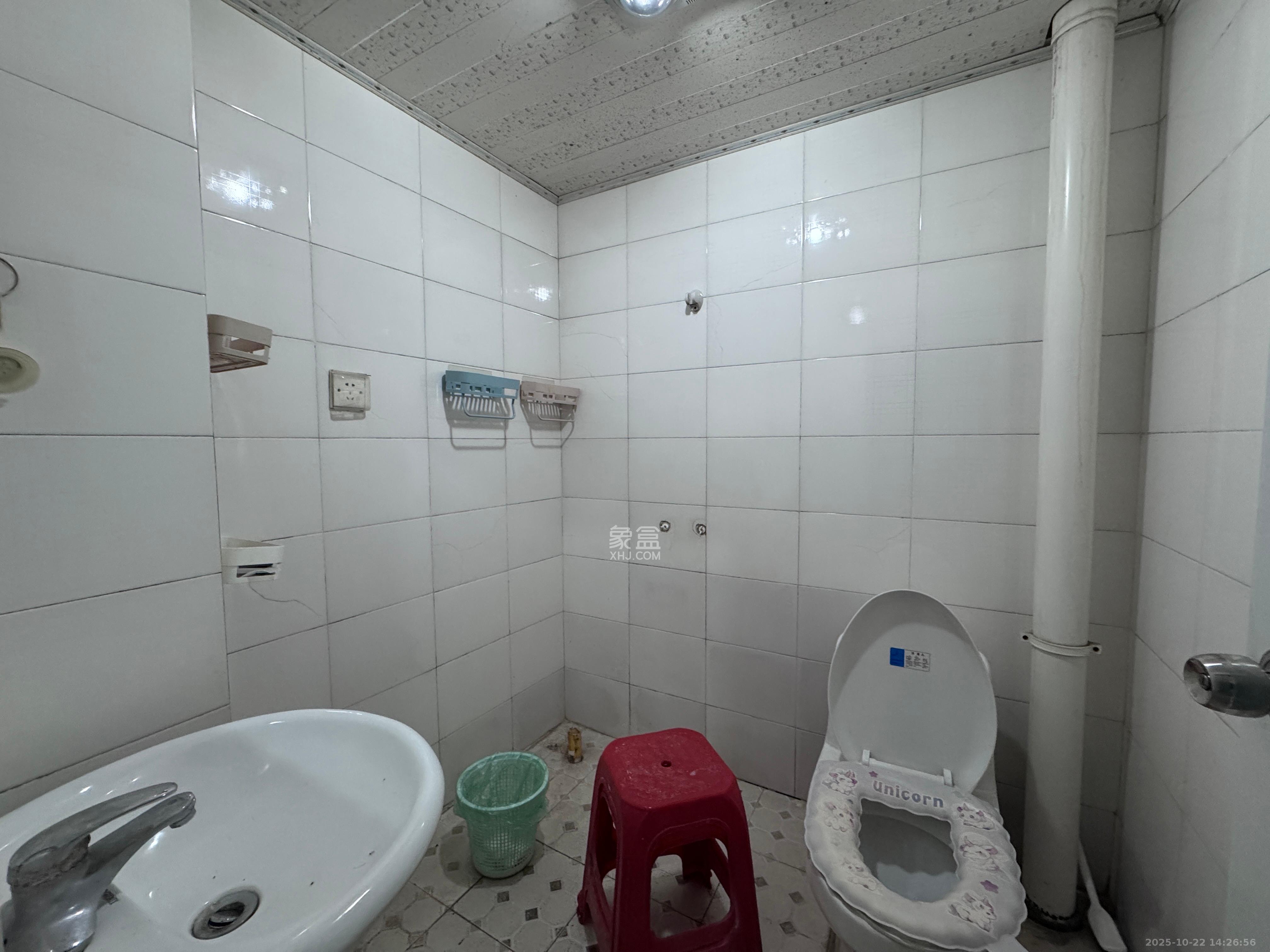 金桂小区一期  1室2厅1卫    1500.0元/月 金桂小区一期  1室2厅1卫    1500.0元/月室内图